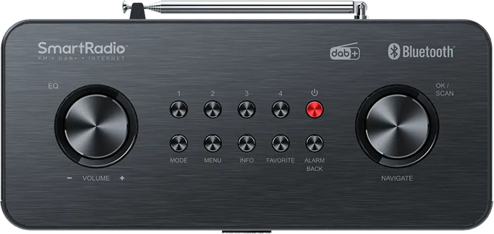 Une SmartRadio gris foncé avec des boutons, des boutons et une antenne rétractable. Elle a le Bluetooth et DAB+.