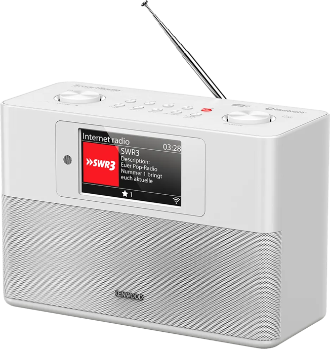 Une radio Internet Kenwood blanche avec un écran affichant SWR3. Elle possède une antenne rétractable et des boutons de commande.