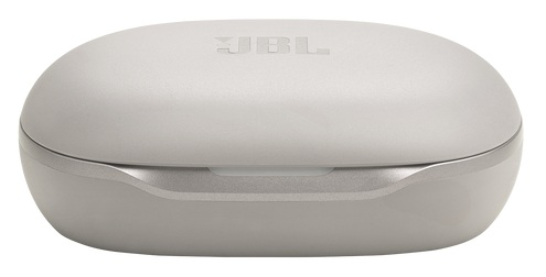 Zbliżenie jasnoszarego etui ładującego słuchawki JBL. Etui ma owalny kształt, z logo JBL na górze. Etui jest zamknięte.