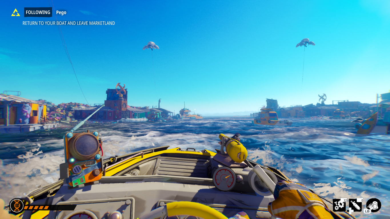 Łódź nawiguje po falistym morzu w kierunku odległego miasta. Dwa sterowce unoszą się na niebie. Radio jest widoczne na łodzi.