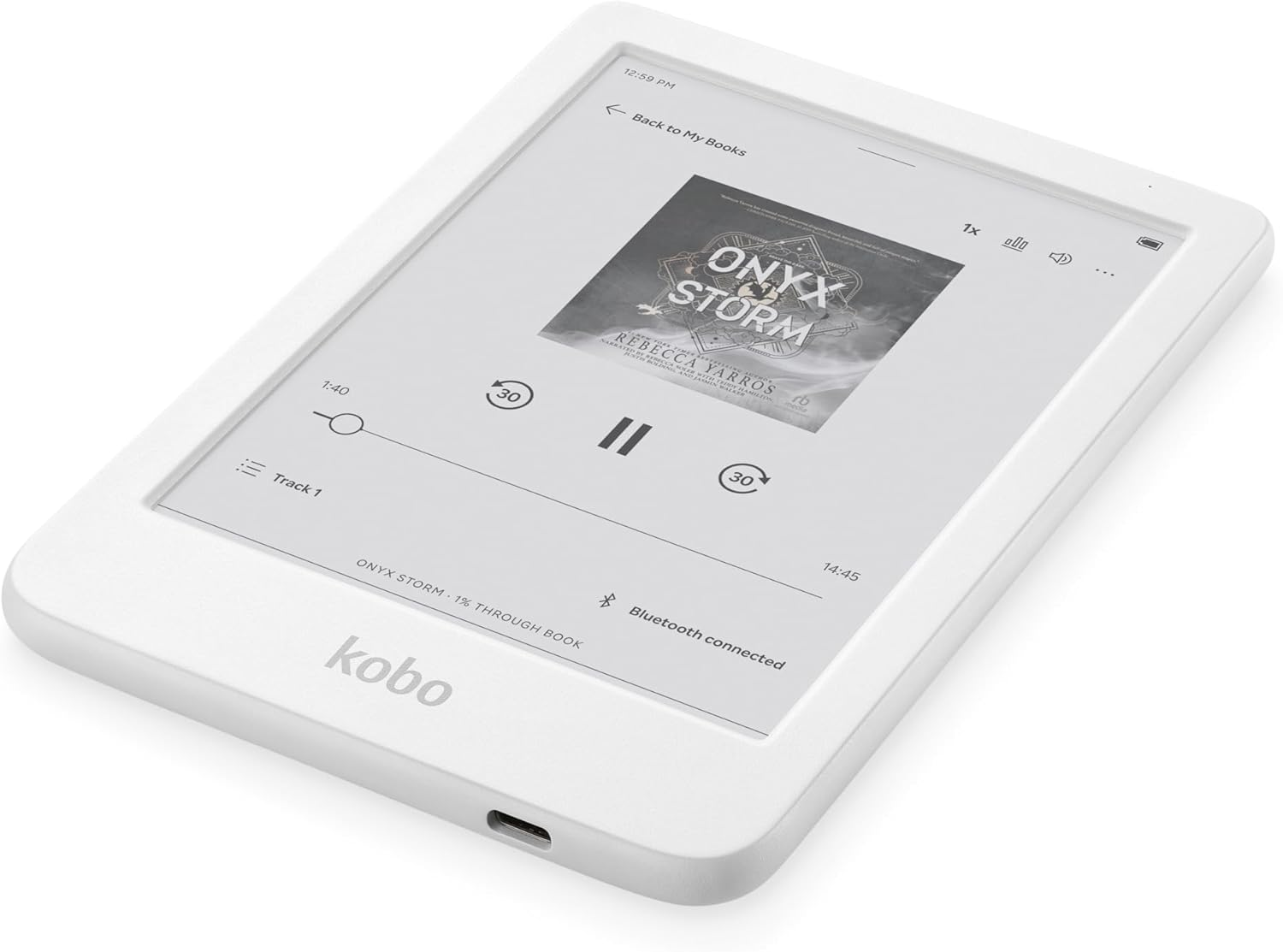 Un e-reader Kobo bianco mostra un audiolibro. La copertina del libro è 'Onyx Storm' di Rebecca Yarros. Bluetooth è connesso.