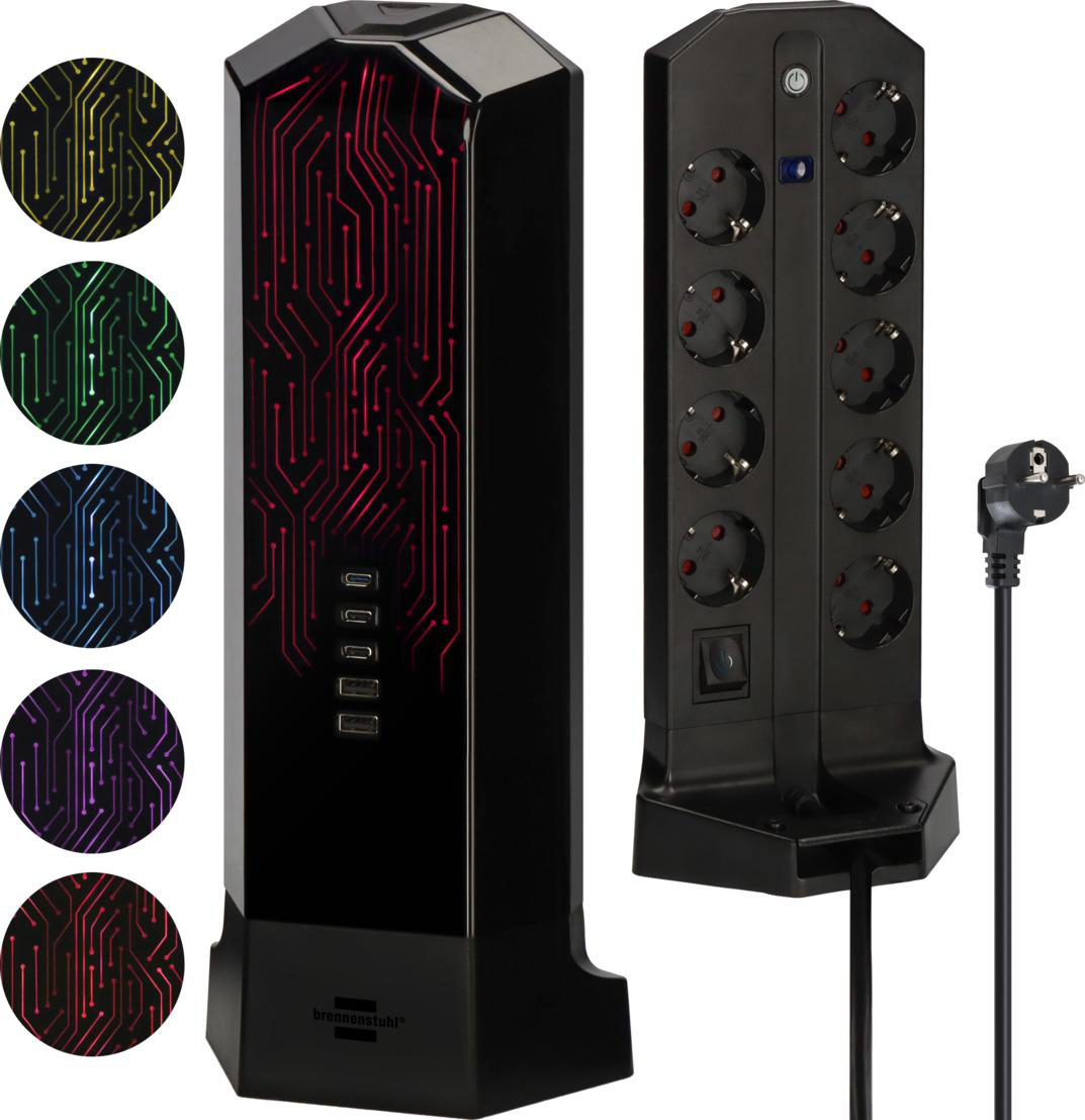 Schwarze Steckdosenleiste mit mehreren Steckdosen und USB-Anschlüssen. Rechts eine kleinere Leiste und ein Stecker. Leiterplatten-Design.