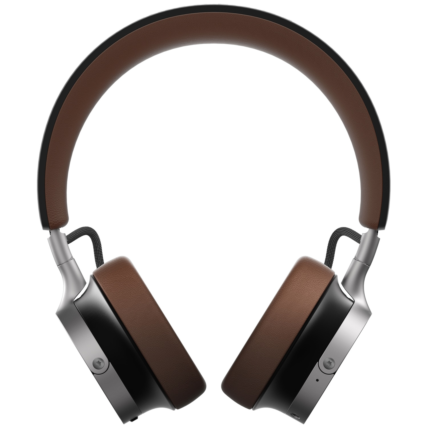 Casque circum-auriculaire. Oreillettes et bandeau en cuir marron, bras argentés, accents noirs. Isolé sur fond blanc.
