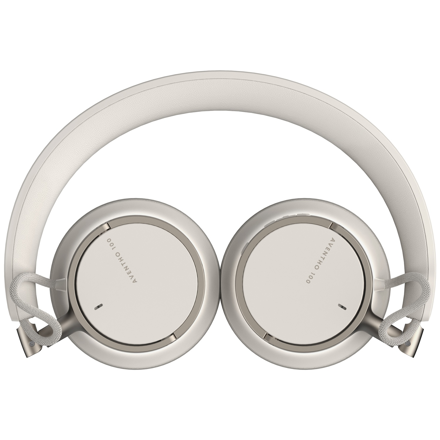Casque circum-auriculaire crème, avec des accents argentés et des écouteurs portant l'inscription 'AVENTHO 100'. Le fond est blanc.