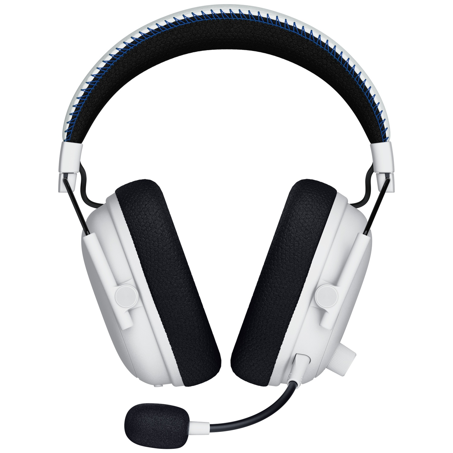 Casque de jeu blanc avec oreillettes noires et microphone. Coutures bleues sur le bandeau. Isolé sur fond blanc.