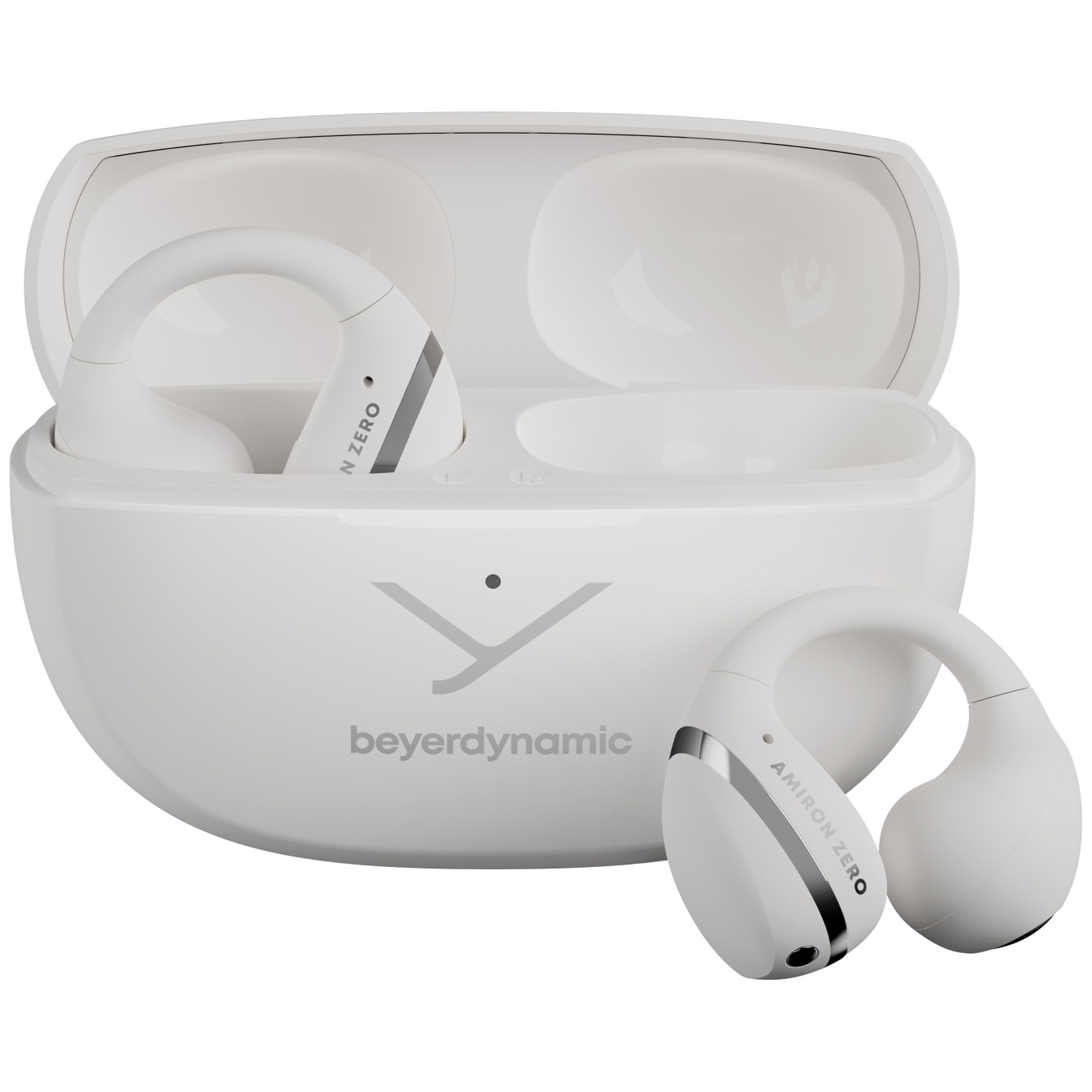 Écouteurs sans fil blancs avec étui de chargement. Un écouteur est en dehors de l'étui. L'étui porte le logo Beyerdynamic.