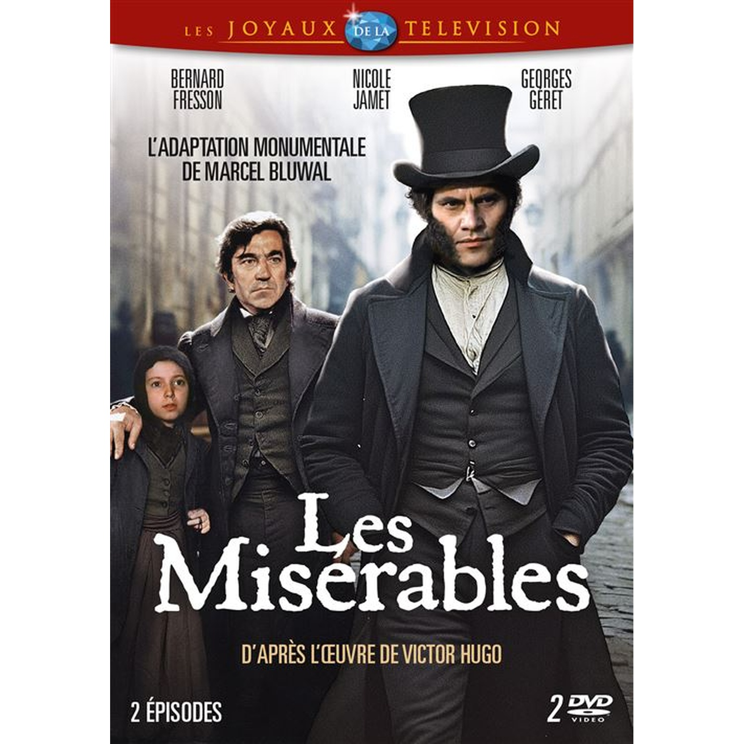 Couverture DVD des Misérables. Montre trois personnes en costumes d'époque. Titre en bas. Bannière rouge en haut avec texte.