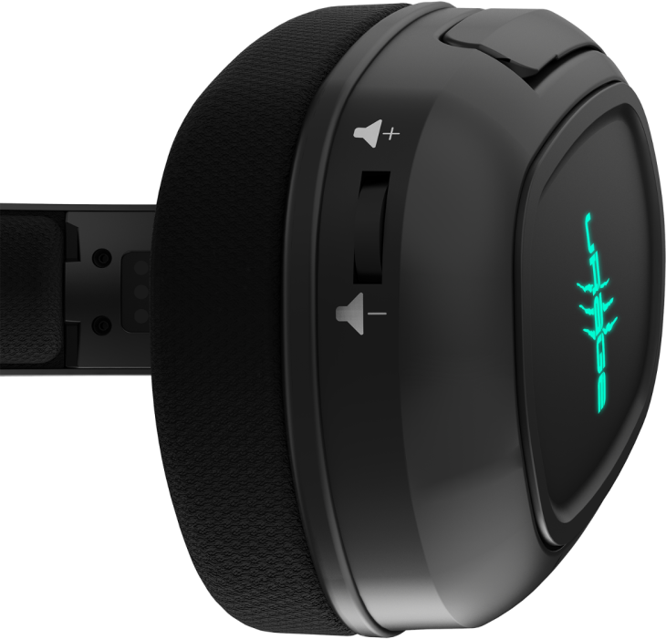 Fekete gamer headset. A hangerőszabályzók láthatók. A logó zölden világít. A fülpárna puha, a fejpánt be van állítva.