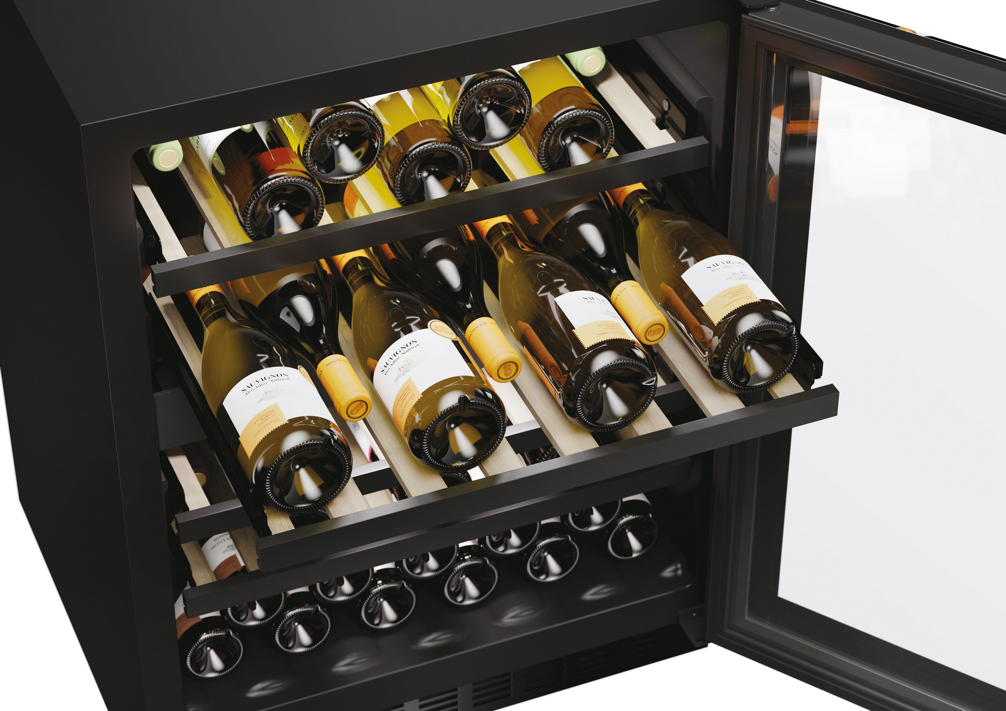 Una vinoteca con varias botellas de vino en estantes de madera. La puerta está abierta.