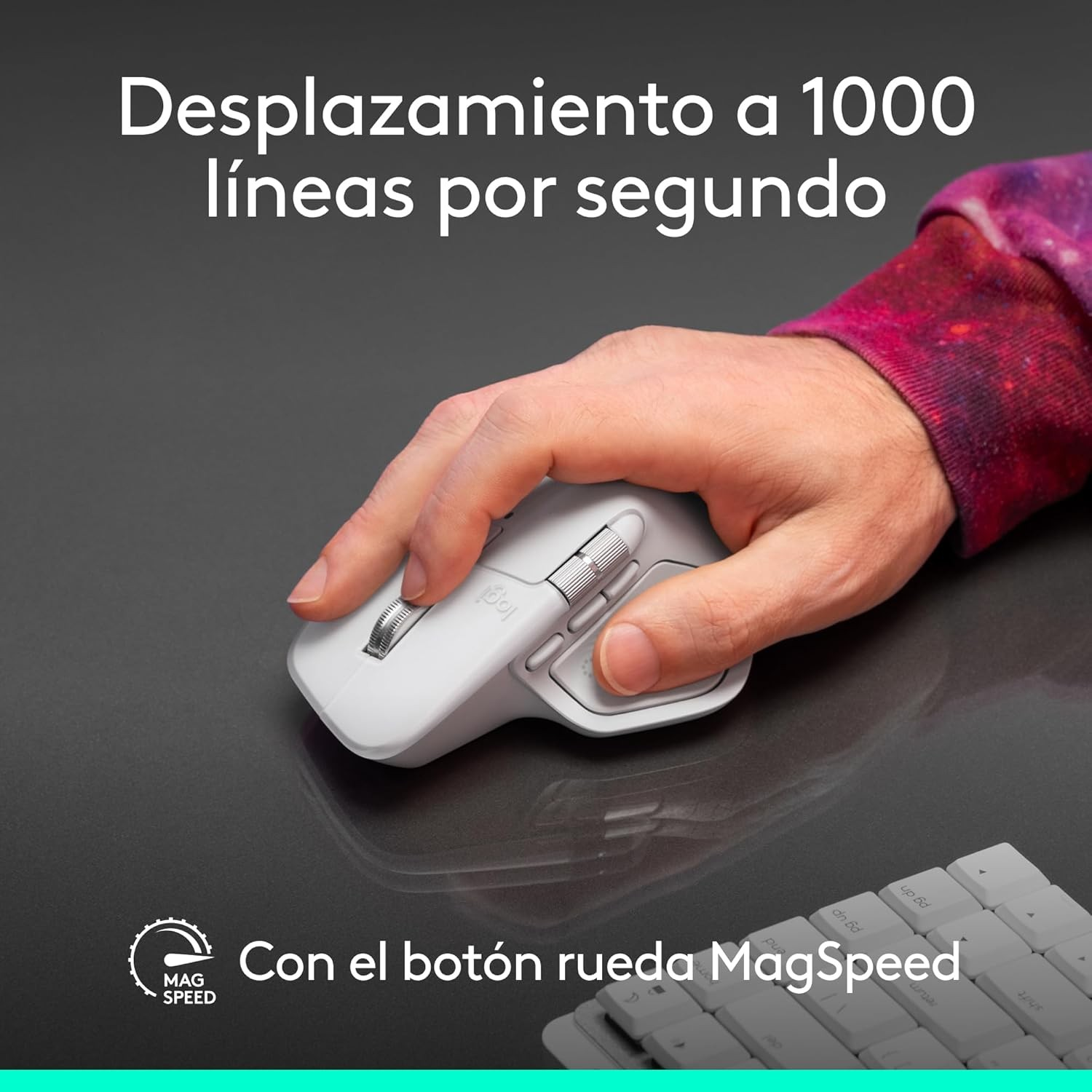 Una mano sostiene un ratón blanco con una rueda de desplazamiento. El texto dice 'Desplazamiento a 1000 líneas por segundo' y 'Con el botón rueda MagSpeed'.