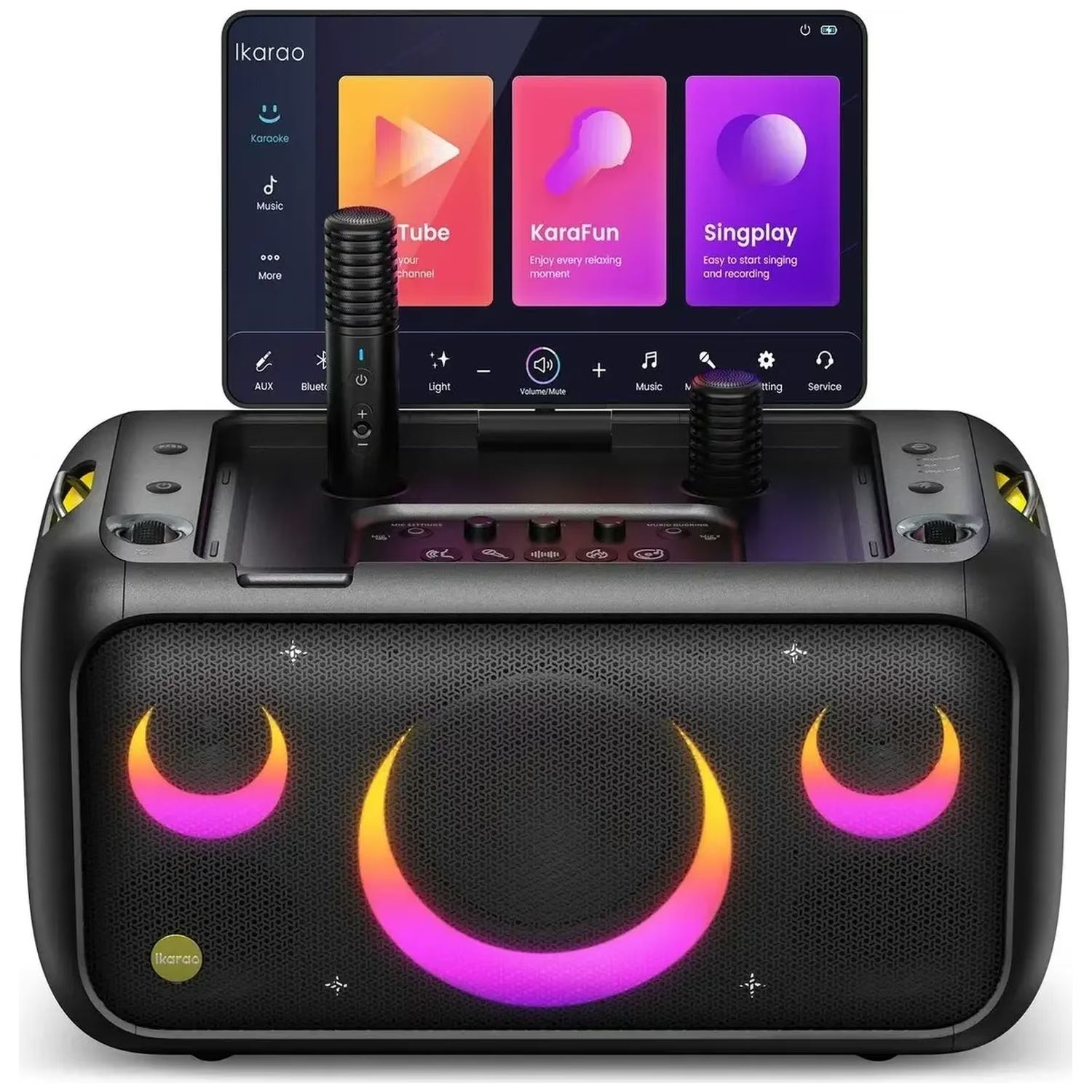 Zwarte karaokemachine met scherm, twee microfoons en kleurrijke halvemaanlichten. Scherm toont apps: Karaoke, Tube, KaraFun en Singplay.