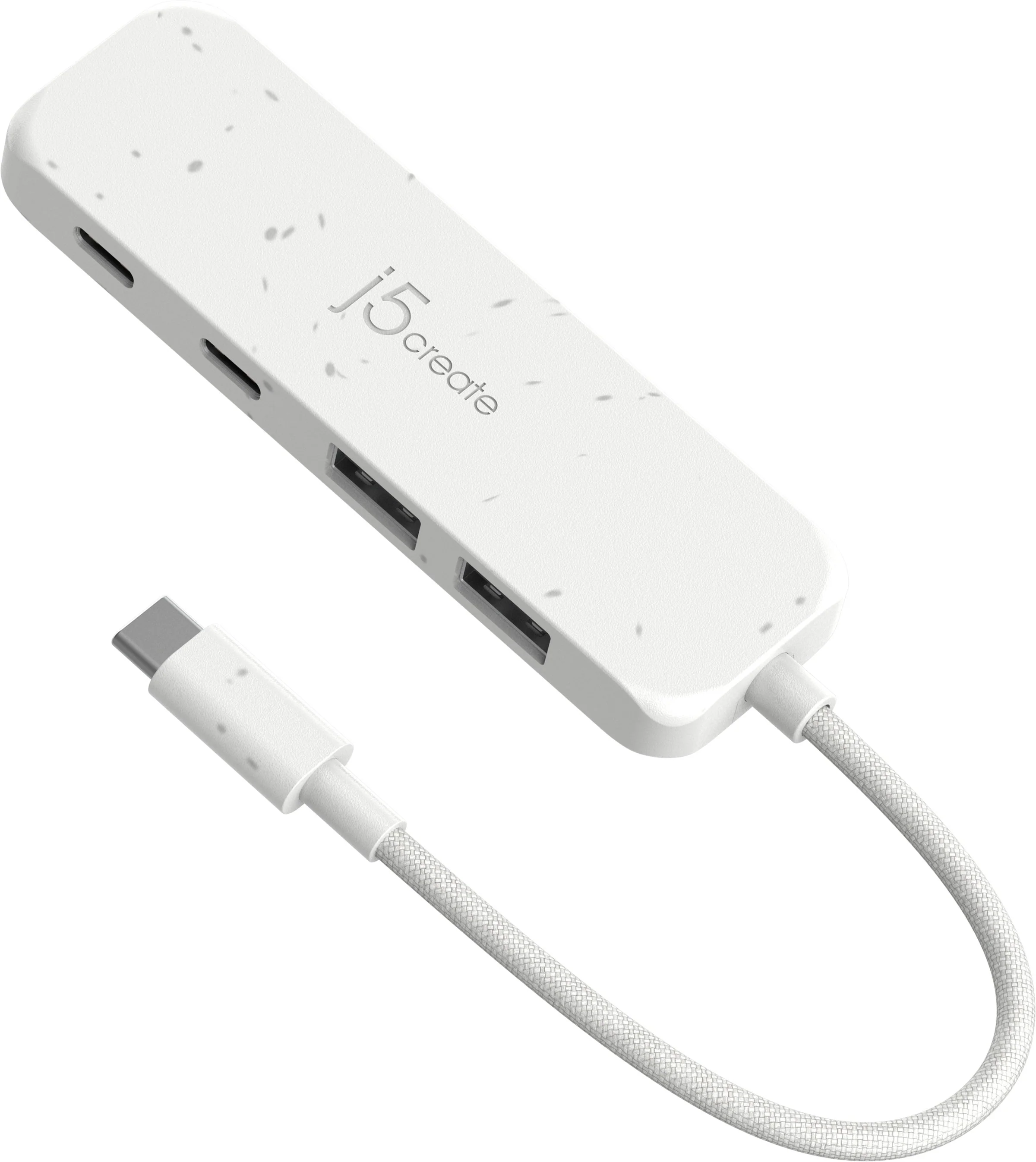 Egy fehér J5create USB hub csatlakoztatott USB-C kábellel. Több portja és texturált felülete van.