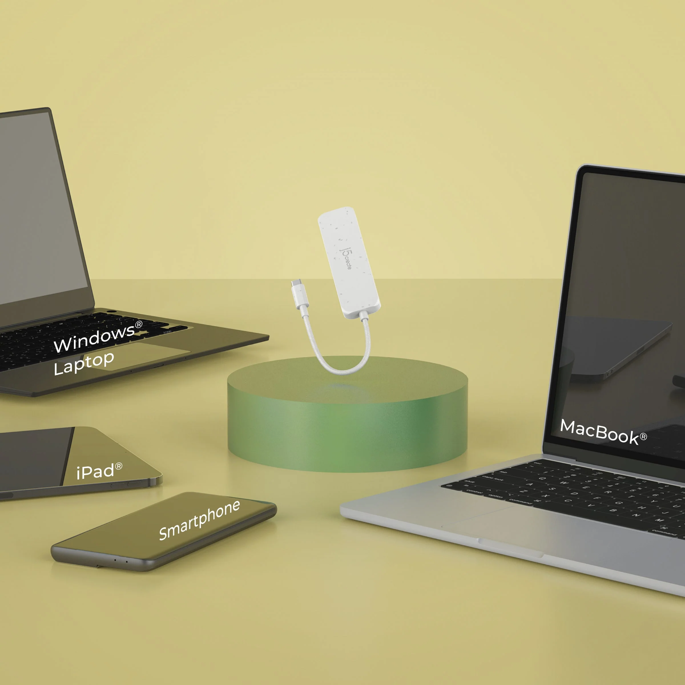A képen egy laptop, iPad, okostelefon és egy eszköz látható egy zöld platformon. Sárga háttér.