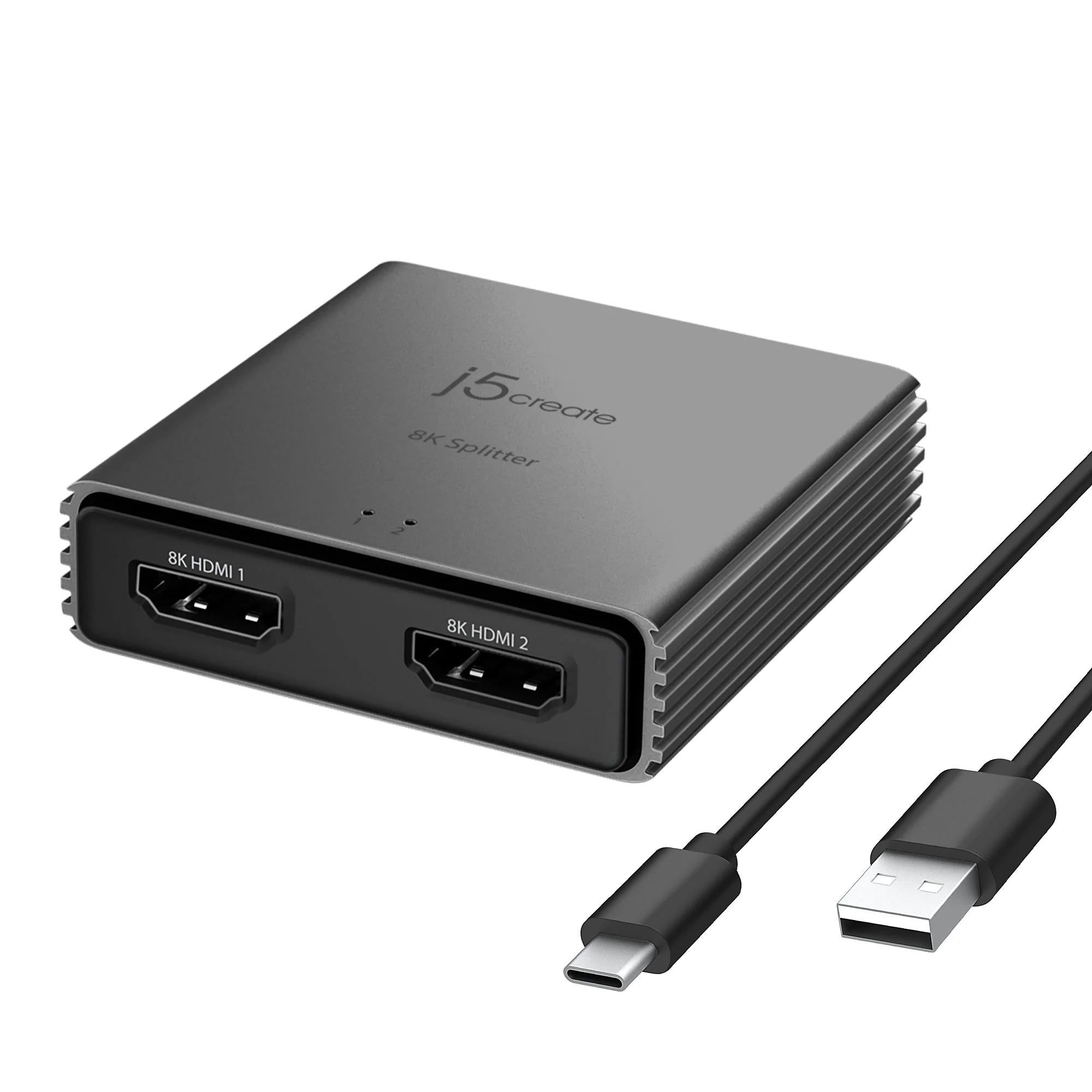 Egy szürke HDMI-elosztó két porttal, logóval és két fekete kábellel, különböző csatlakozókkal.