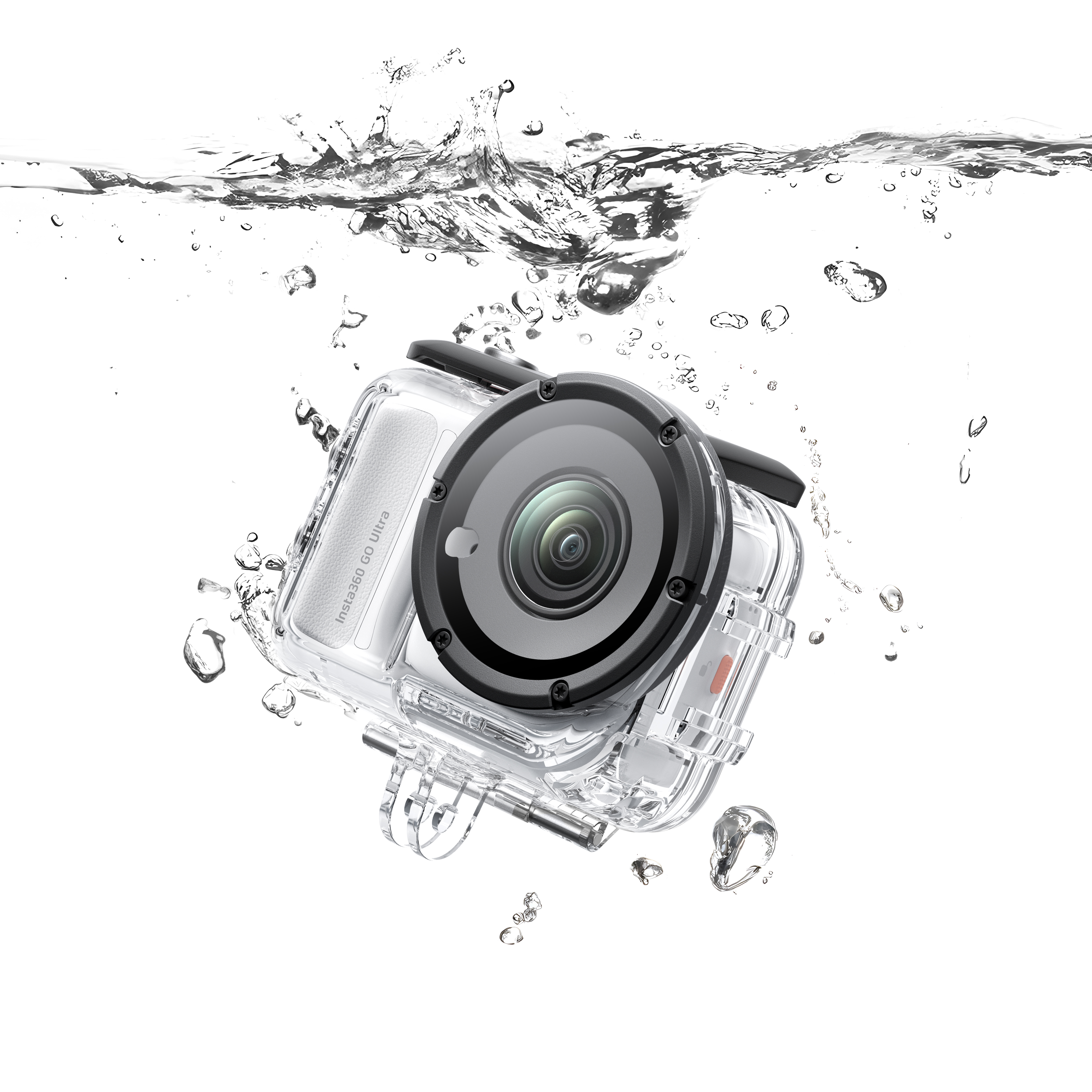 Eine Action-Kamera in einem transparenten Gehäuse ist in Wasser getaucht, umgeben von Blasen und Spritzern.
