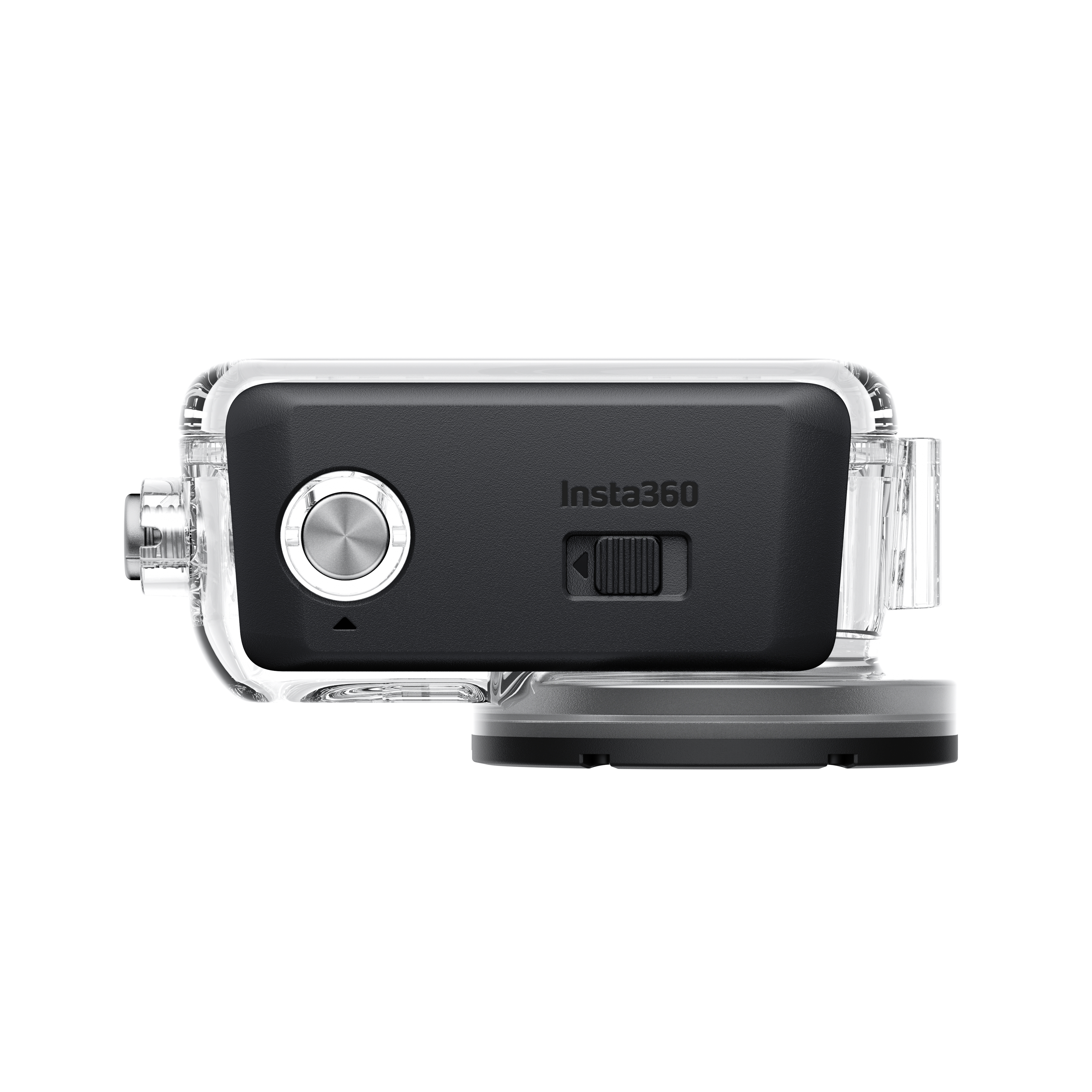 Eine Insta360-Kamera in einem transparenten Gehäuse. Schwarzer Kamerakörper mit silbernem Knopf und Schalter. Weißer Hintergrund.