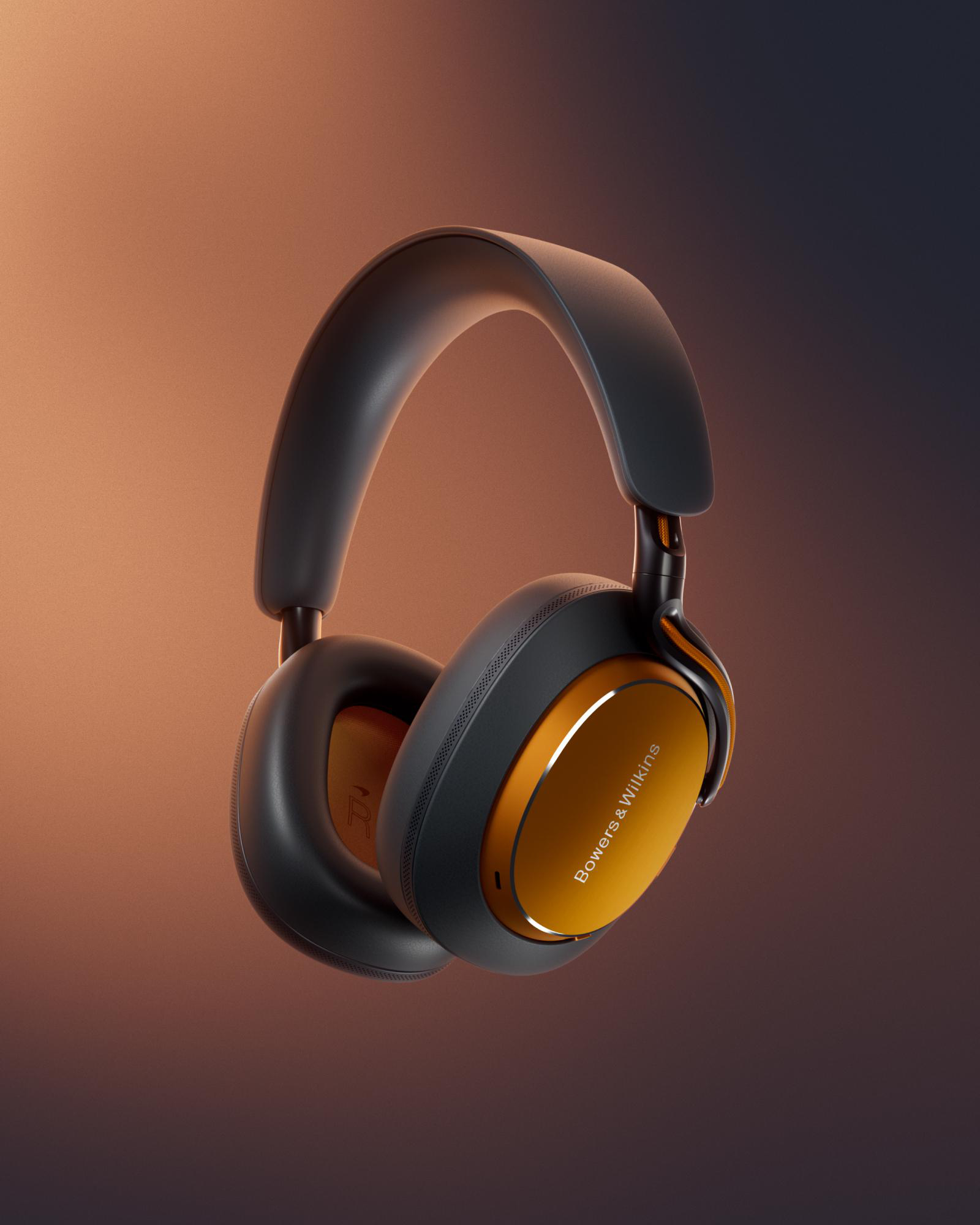 Kopfhörer, schwarz und gold, Bowers & Wilkins Logo, auf orange-braunem Farbverlauf.
