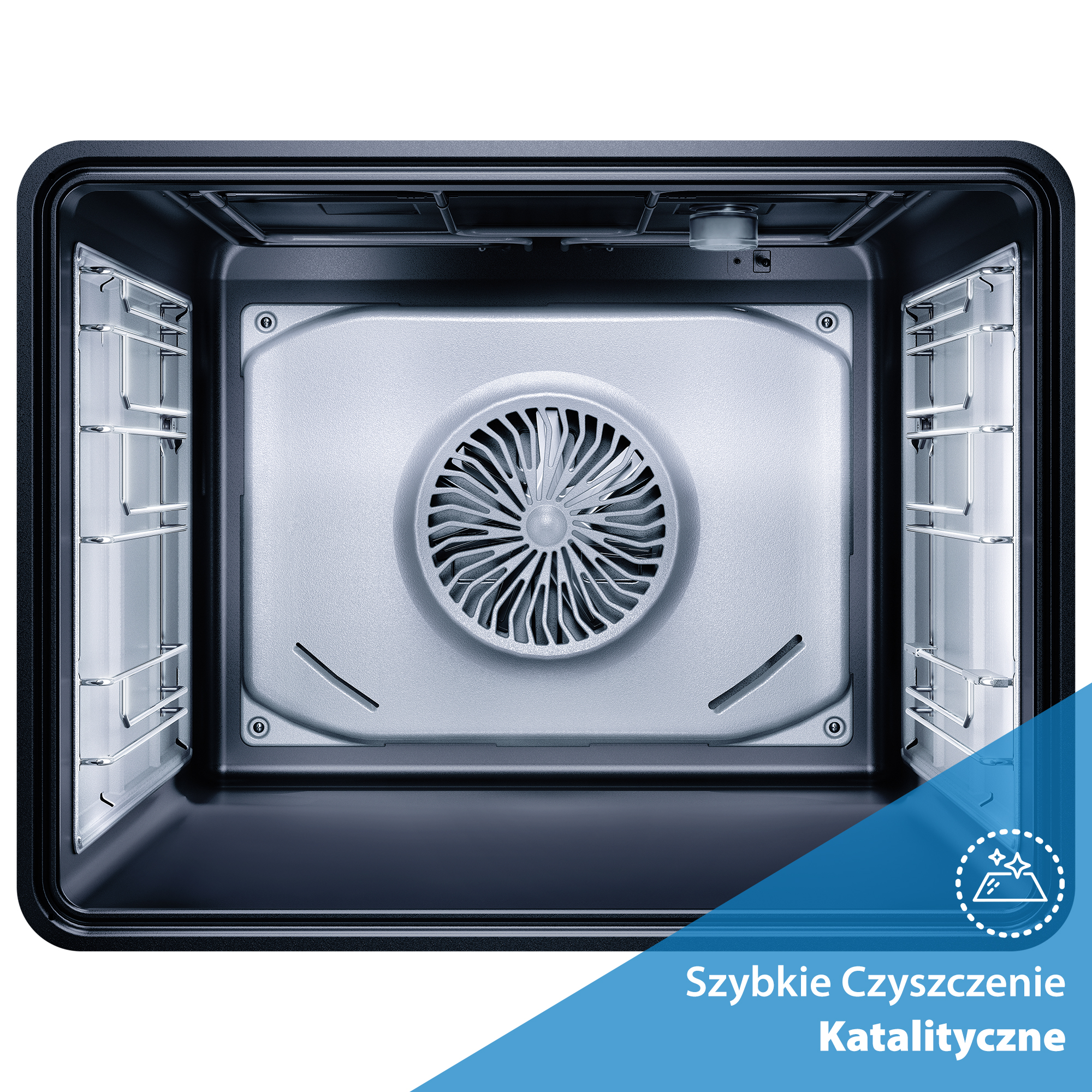 Widok wewnątrz piekarnika. Czarne wnętrze z metalowymi rusztami. Wentylator pośrodku. Drzwi piekarnika otwarte.