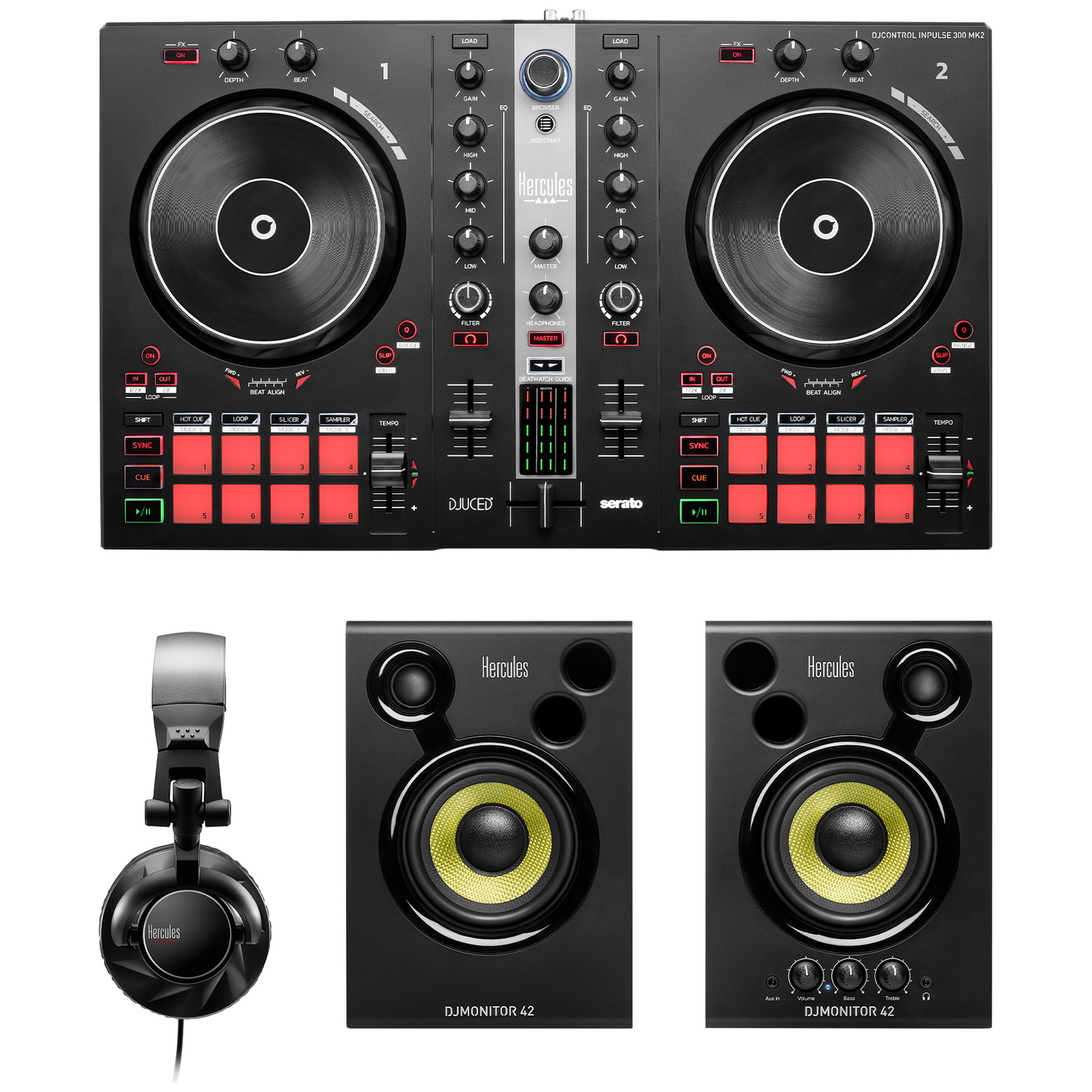 DJ-apparatuur: mixer, twee luidsprekers, koptelefoon. Zwarte controller met knoppen en draaiknoppen. Luidsprekers hebben gele kegels.