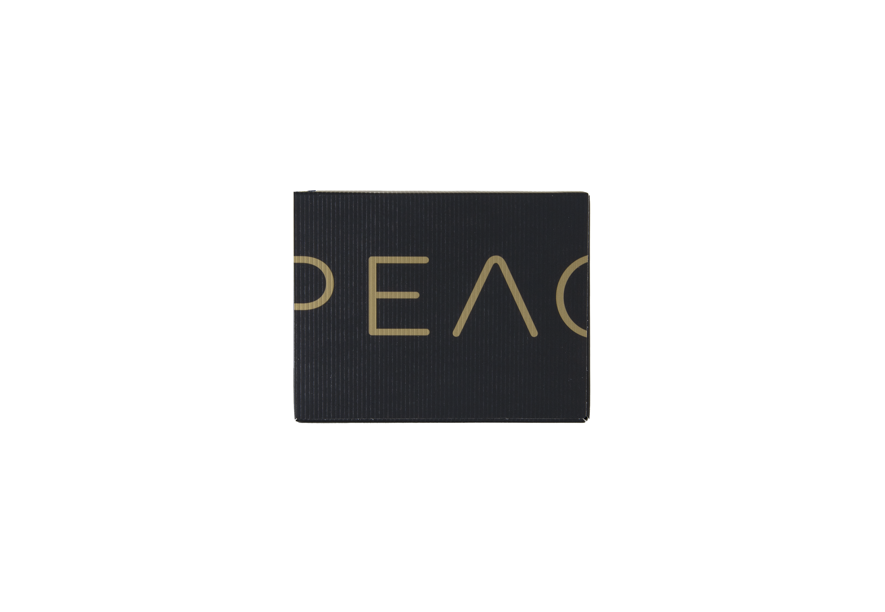 Eine schwarze Schachtel mit goldfarbenem Text, der vor schwarzem Hintergrund 'PEACE' lautet.