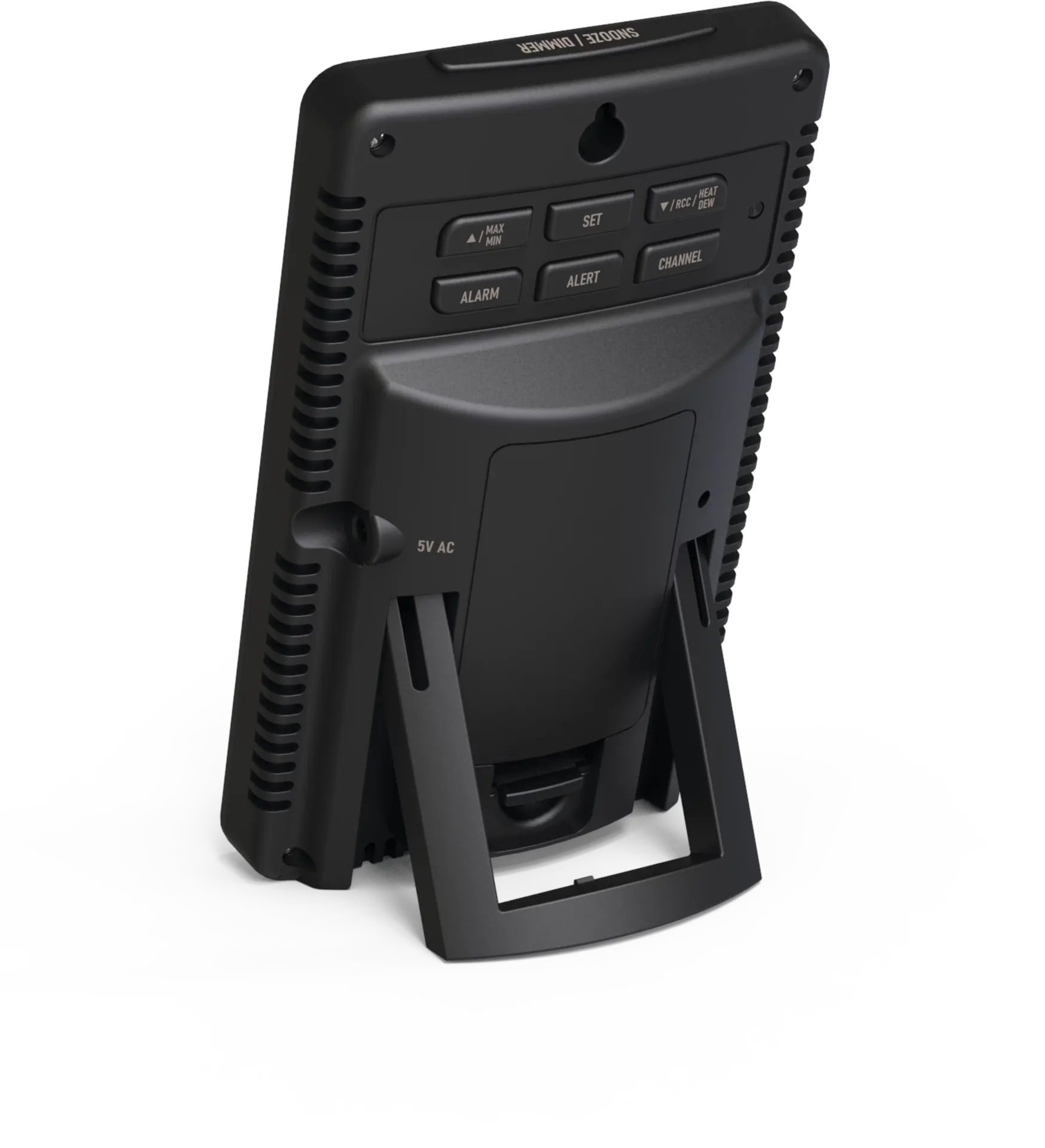 Czarny zegar cyfrowy. Ma przyciski z napisami 'Alarm', 'Ustaw', 'Kanał' i inne. Stoi na białej powierzchni.