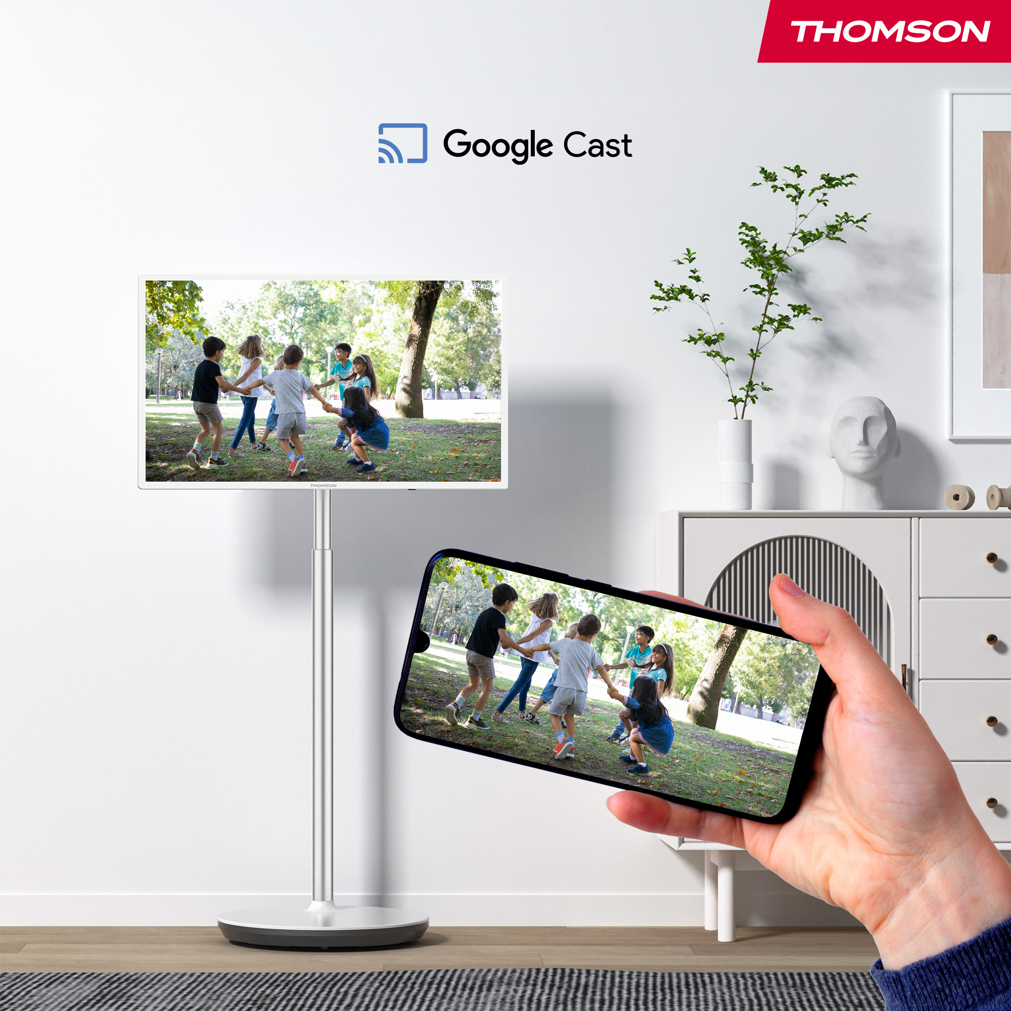 Un televisor muestra niños jugando en círculo. Un teléfono muestra la misma imagen. Logotipo de Google Cast visible.