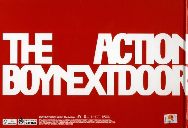 Roter Albumcover mit weißem Text: „THE ACTION BOYNEXTDOOR“. Unten Details wie „SOY INK“ und Urheberrechtsinformationen.