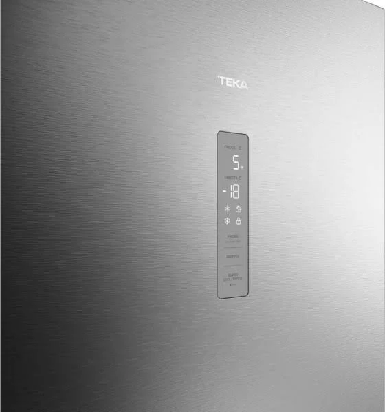 Un refrigerador Teka de acero inoxidable. Muestra una temperatura de 5 grados Celsius y -18 grados Celsius. El congelador está activado.