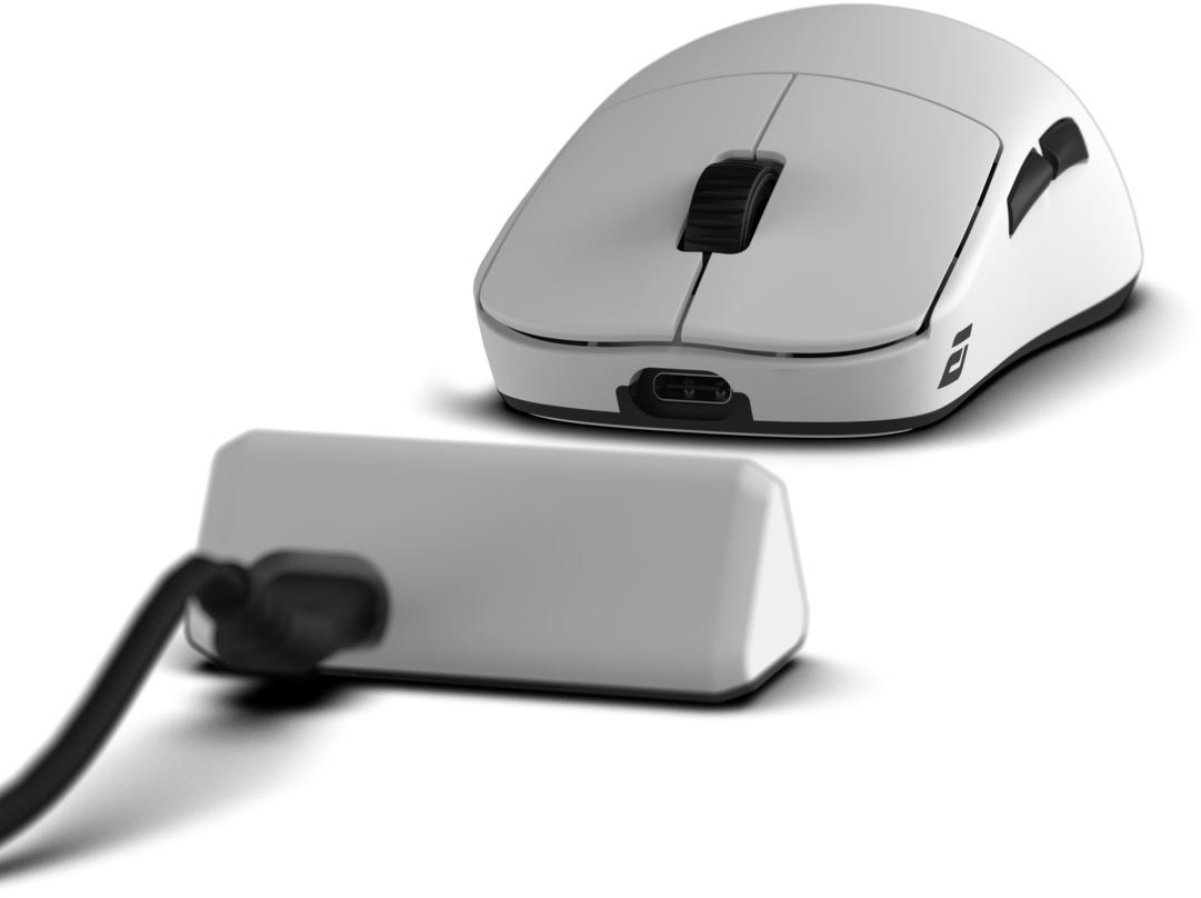Eine weiße Computermaus mit schwarzem Scrollrad und Seitentasten sowie eine weiße Ladestation mit schwarzem Kabel.