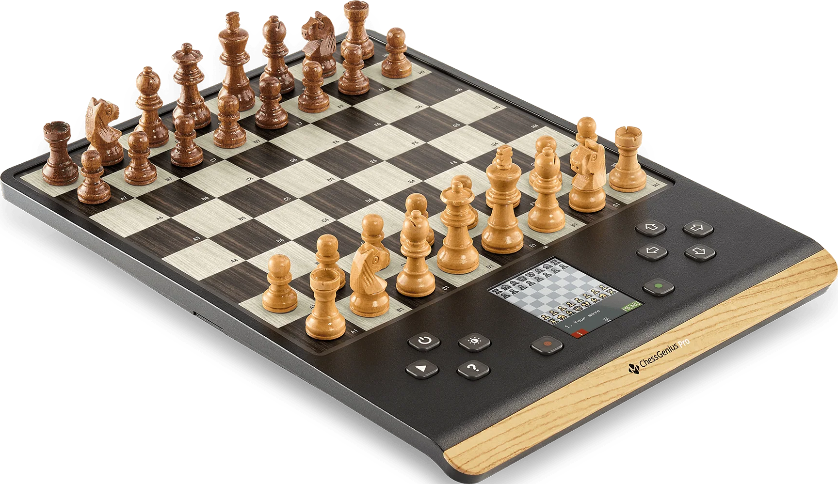 Jeu d'échecs avec pièces en bois sur un échiquier noir et blanc. Plateau électronique avec boutons et écran.