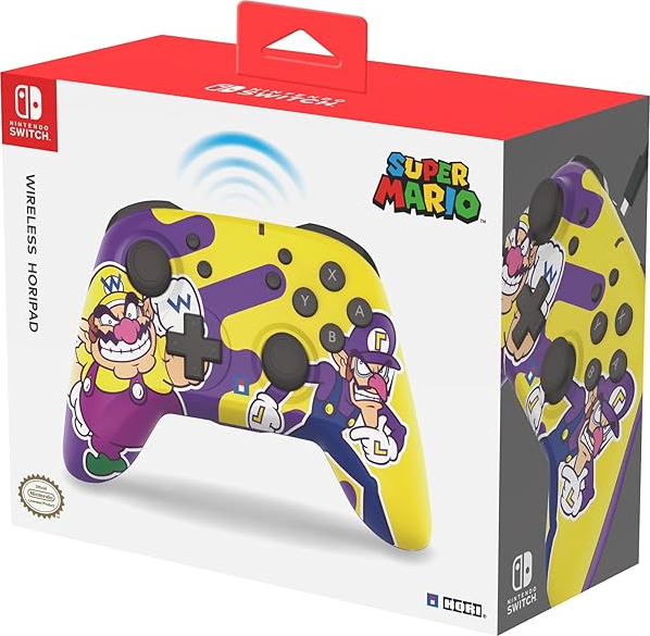 Un controller HORIPAD Wireless per Nintendo Switch in una scatola. Presenta Wario e Waluigi su un design giallo e viola.