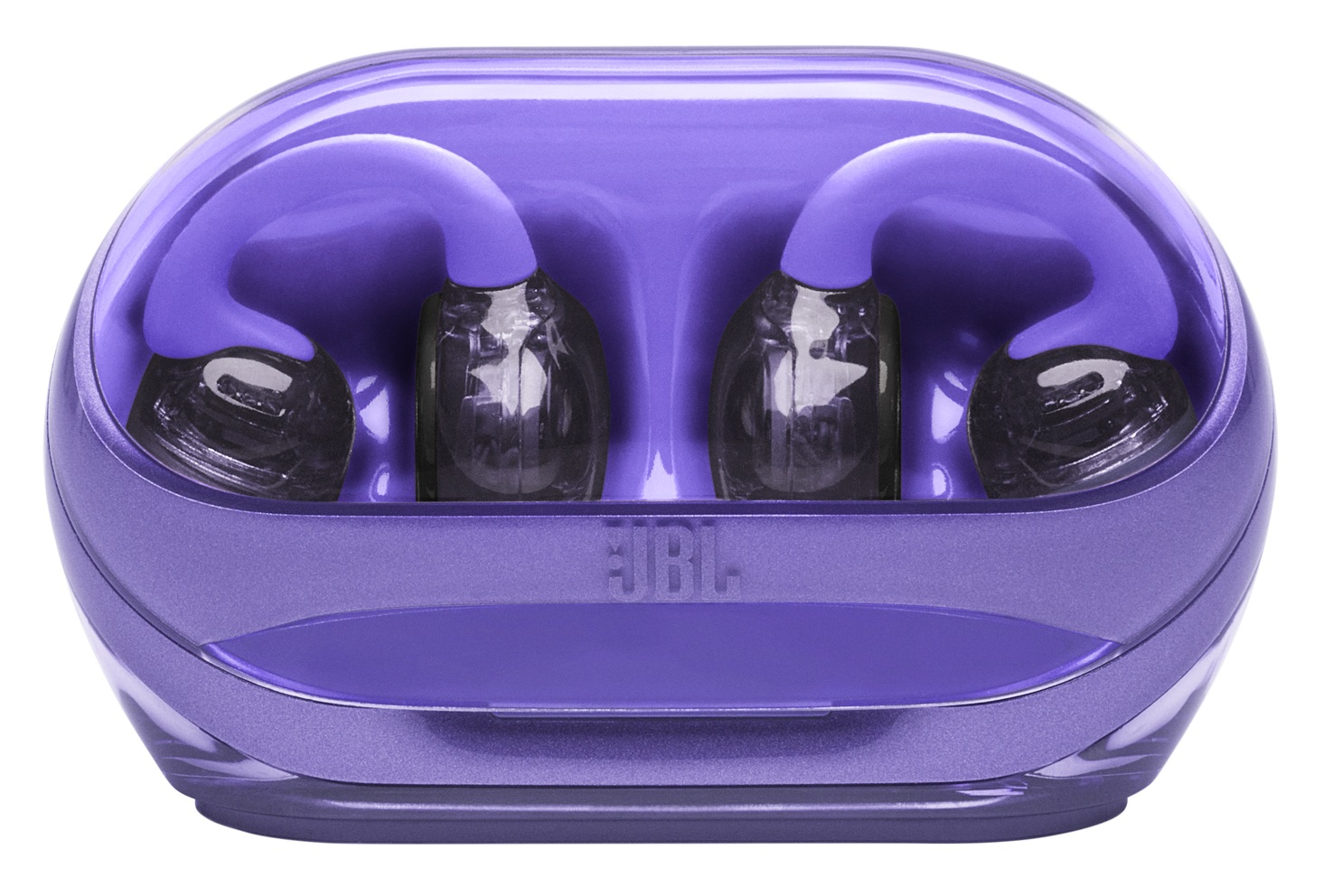 Fioletowe słuchawki JBL w etui ładującym. Etui i słuchawki są fioletowe z błyszczącym wykończeniem. Widoczne logo JBL.