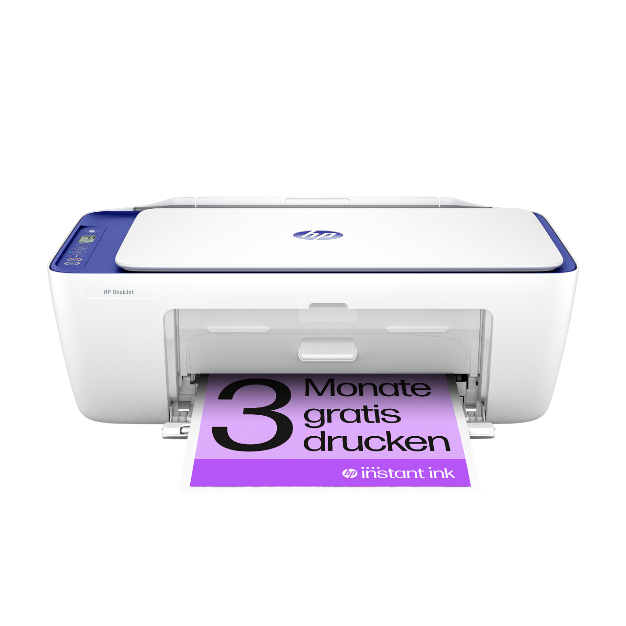 Ein weiß-blauer HP DeskJet-Drucker druckt ein lilafarbenes Papier mit '3 Monate gratis drucken' und dem HP Instant Ink Logo.