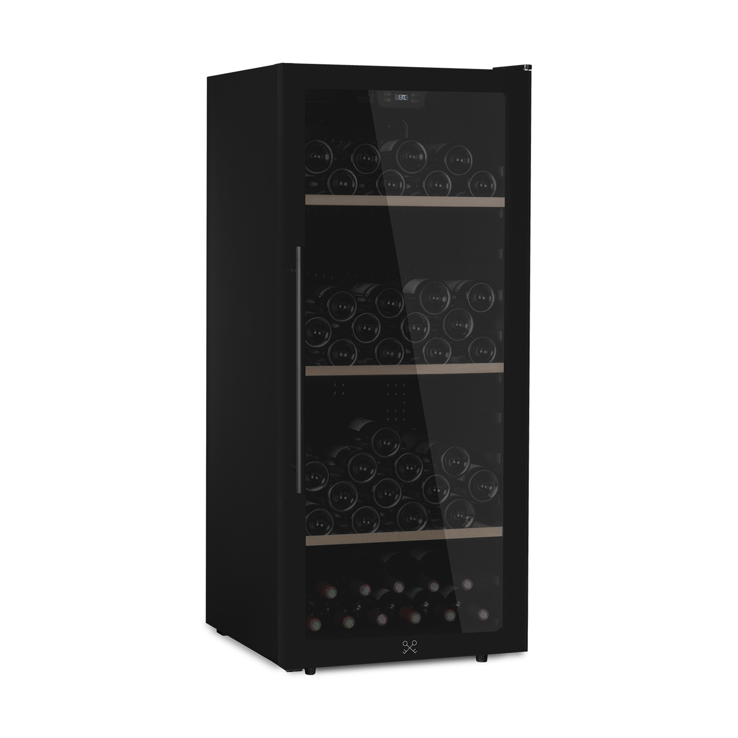 Un armadietto per vino nero con porta a vetri. All'interno ci sono molte bottiglie su ripiani in legno. La temperatura è visualizzata in alto.