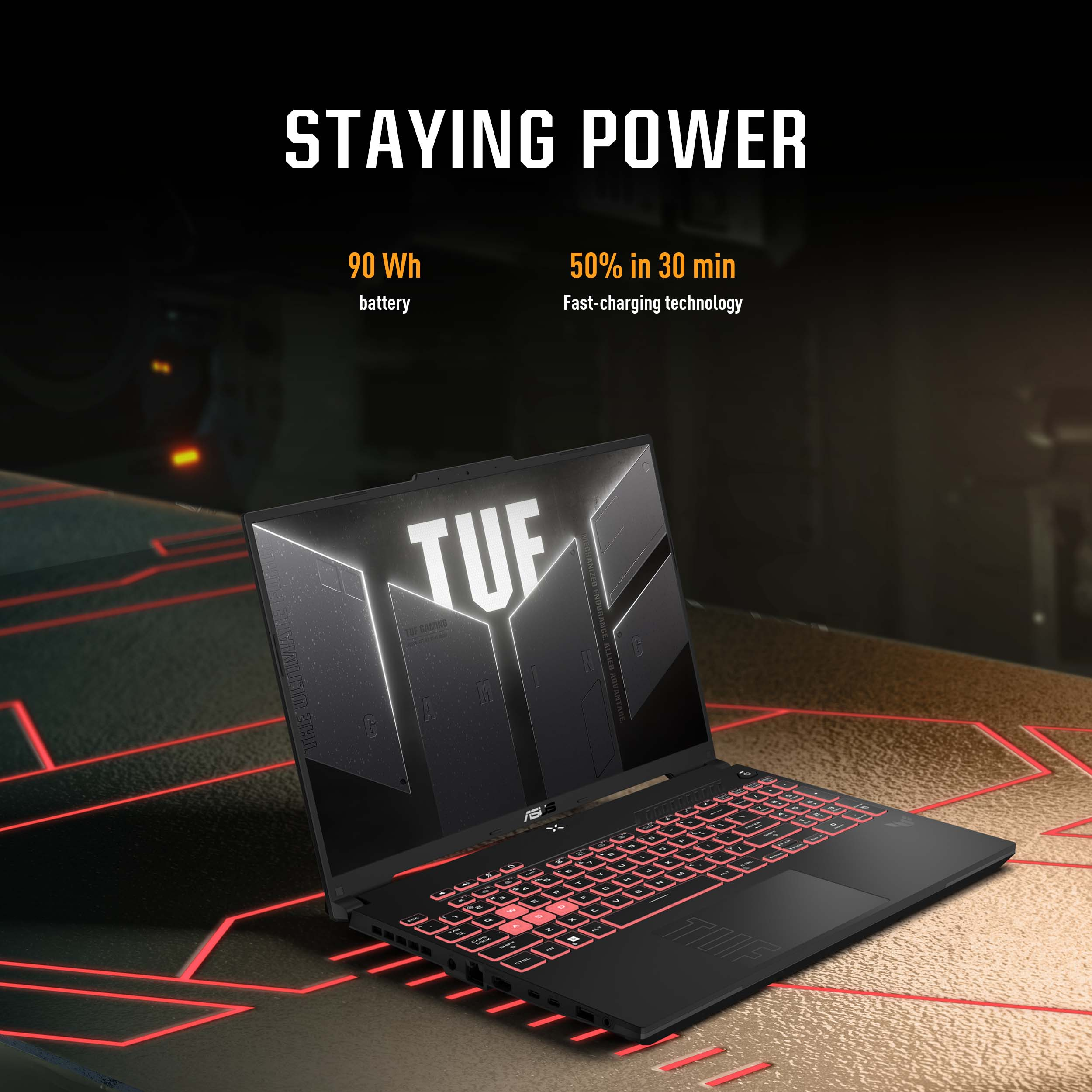 Zwarte laptop met rode toetsenbordverlichting. Tekst: Staying Power, 90 Wh batterij, 50% in 30 min snel opladen.