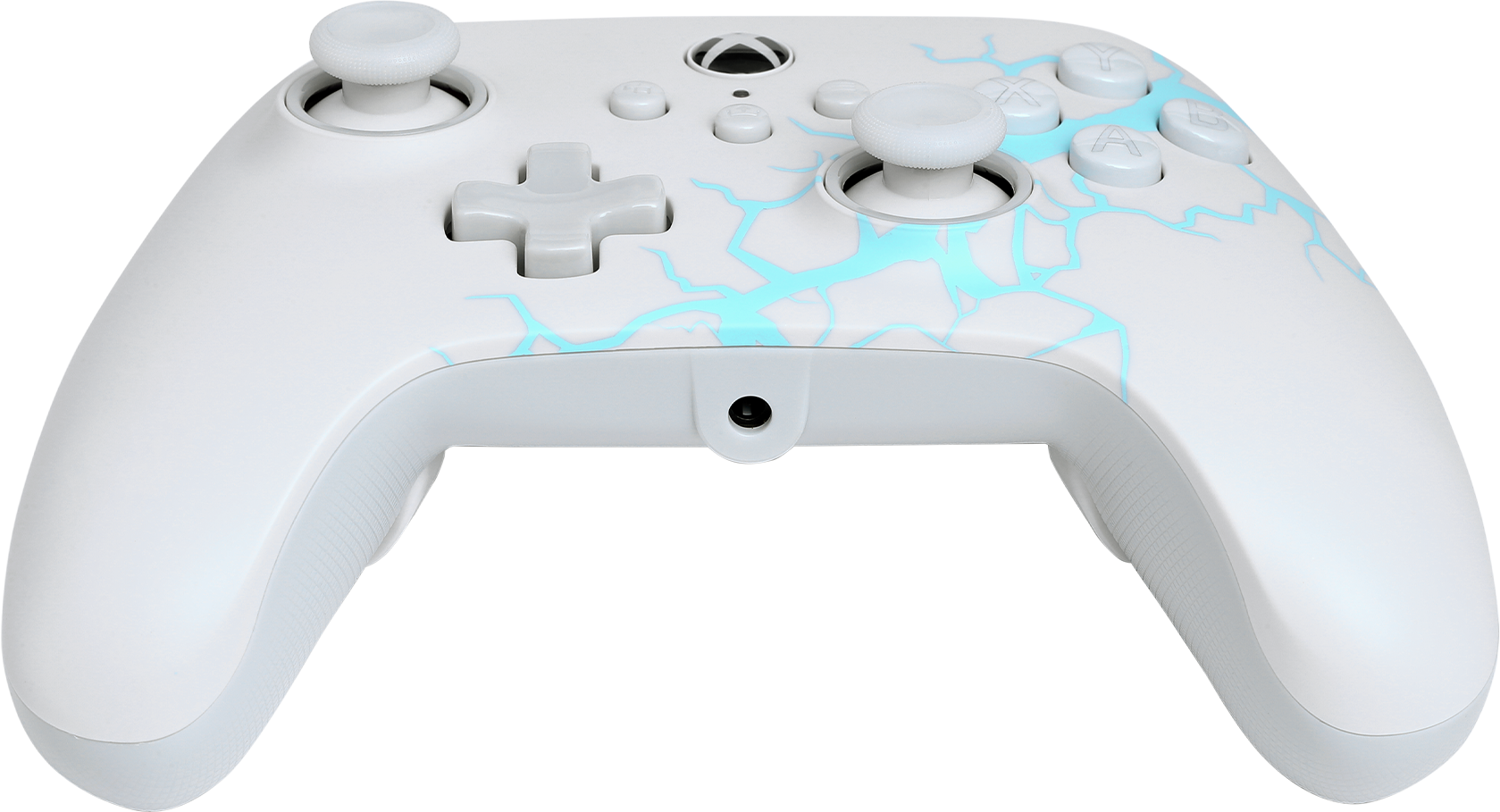 Fehér Xbox kontroller kék villám mintával. Gombok, ravaszok és hüvelykujjak láthatók fekete háttéren.