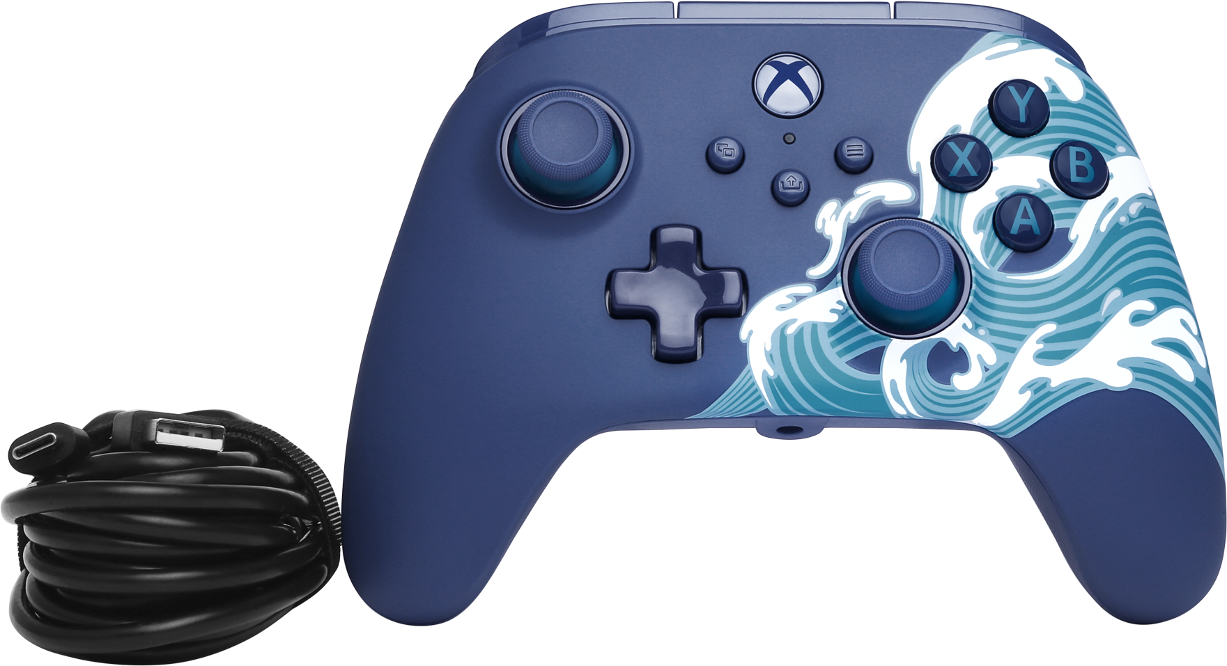 Sötétkék Xbox-kontroller hullámmintával. Fekete kábel csatlakozik. A háttér fekete.