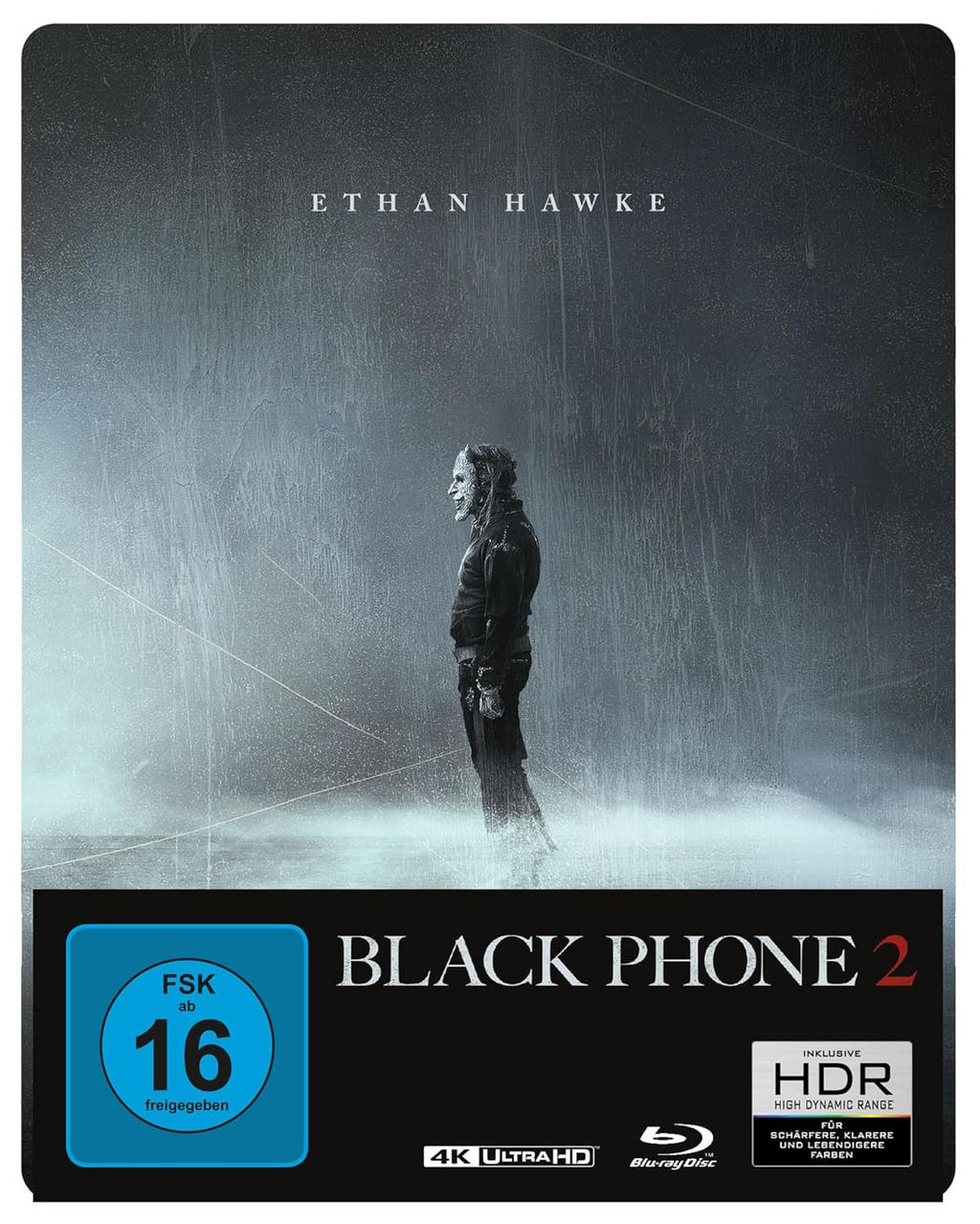Filmplakat für Black Phone 2. Ethan Hawke steht im Regen. FSK 16-Bewertung. HDR- und 4K Ultra HD-Logos vorhanden.