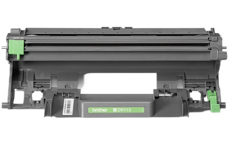 Bęben Brother DR119. Jest szary i ma zielone części. Etykieta głosi 'brother DR119'. Na białym tle.