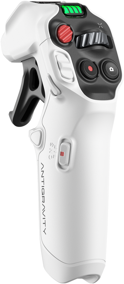 Un controller bianco e nero con diversi pulsanti, un grilletto e la scritta ANTIGRAVITY.