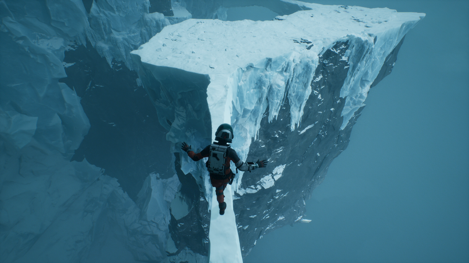 Una figura con traje espacial camina por un estrecho puente de hielo entre dos acantilados helados, con los brazos extendidos, sobre un fondo nebuloso.