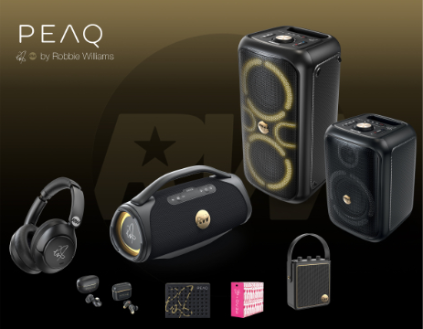Appareils audio noirs : casque, haut-parleurs, écouteurs et un petit amplificateur, avec logo doré sur fond sombre.