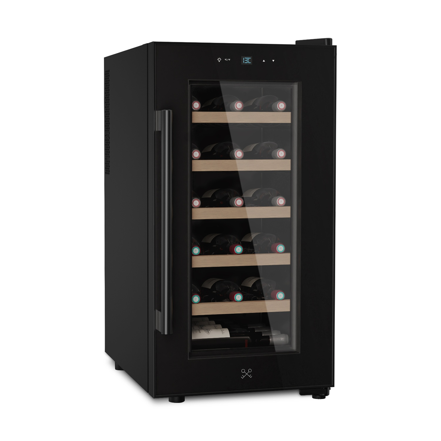 Un refrigeratore per vino nero con porta a vetro, contenente diverse bottiglie di vino su ripiani in legno. Ha un display digitale e una maniglia.