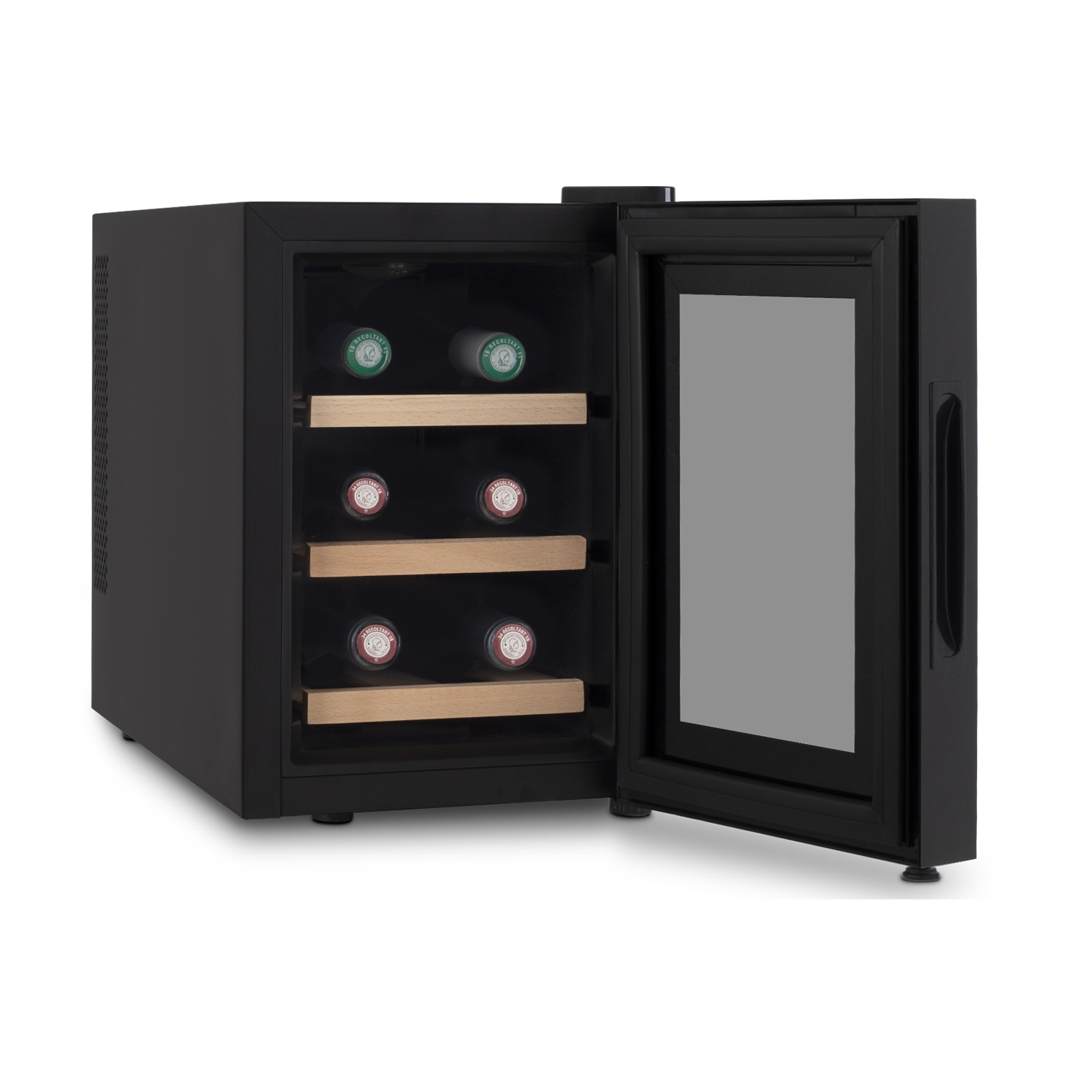 Un refrigeratore per vino nero con la porta aperta. All'interno ci sono bottiglie di vino su ripiani in legno. Il vetro della porta è grigio.