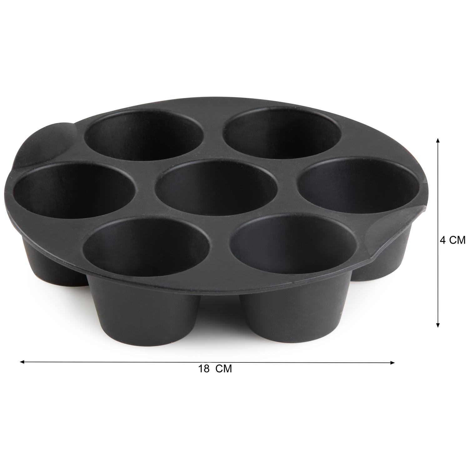A black muffin tin with seven molds is on a white surface. Dimensions are 18 cm wide and 4 cm high.