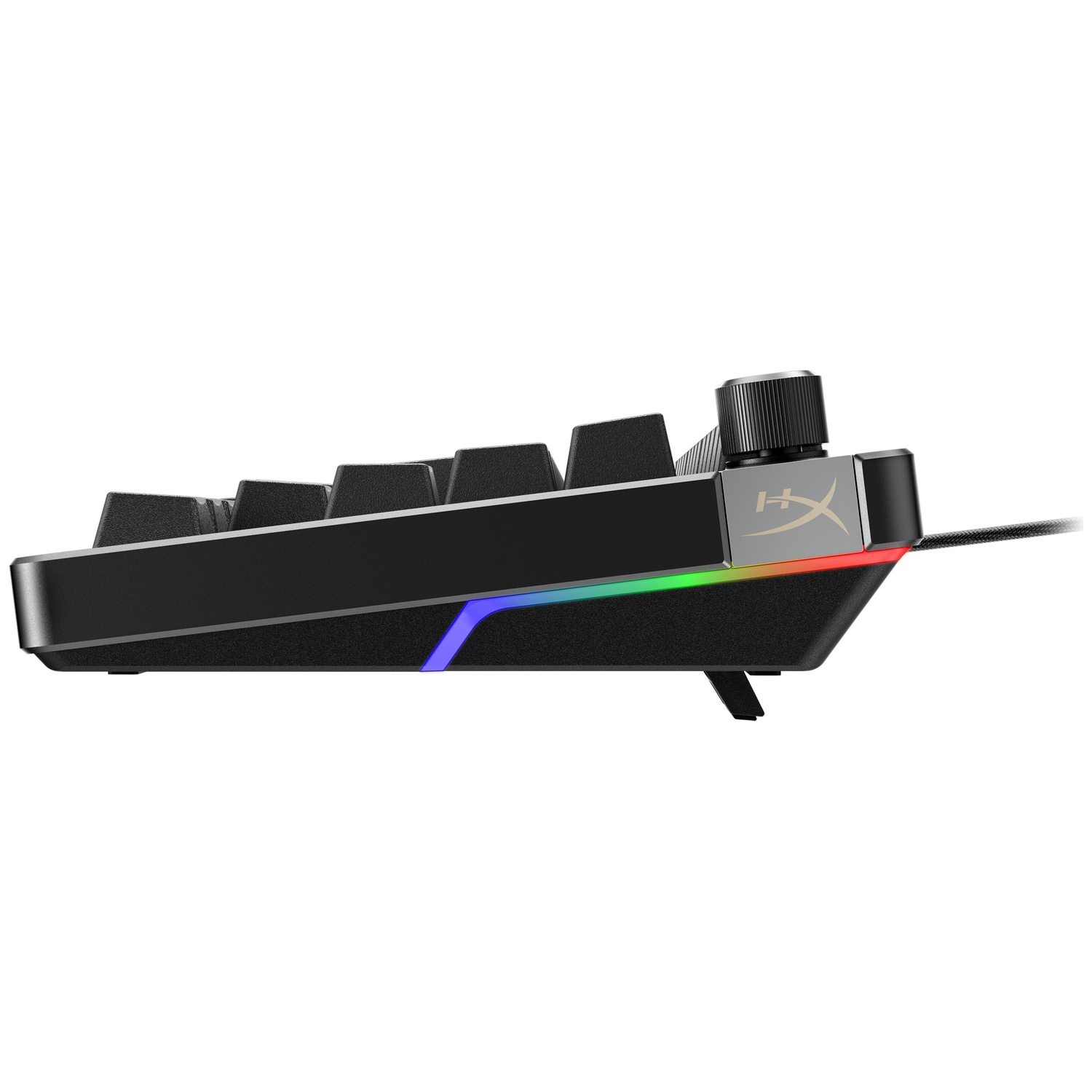 Vue latérale d'un clavier mécanique noir. Il possède des touches, un bouton de volume et un logo. Une bande LED arc-en-ciel est visible.