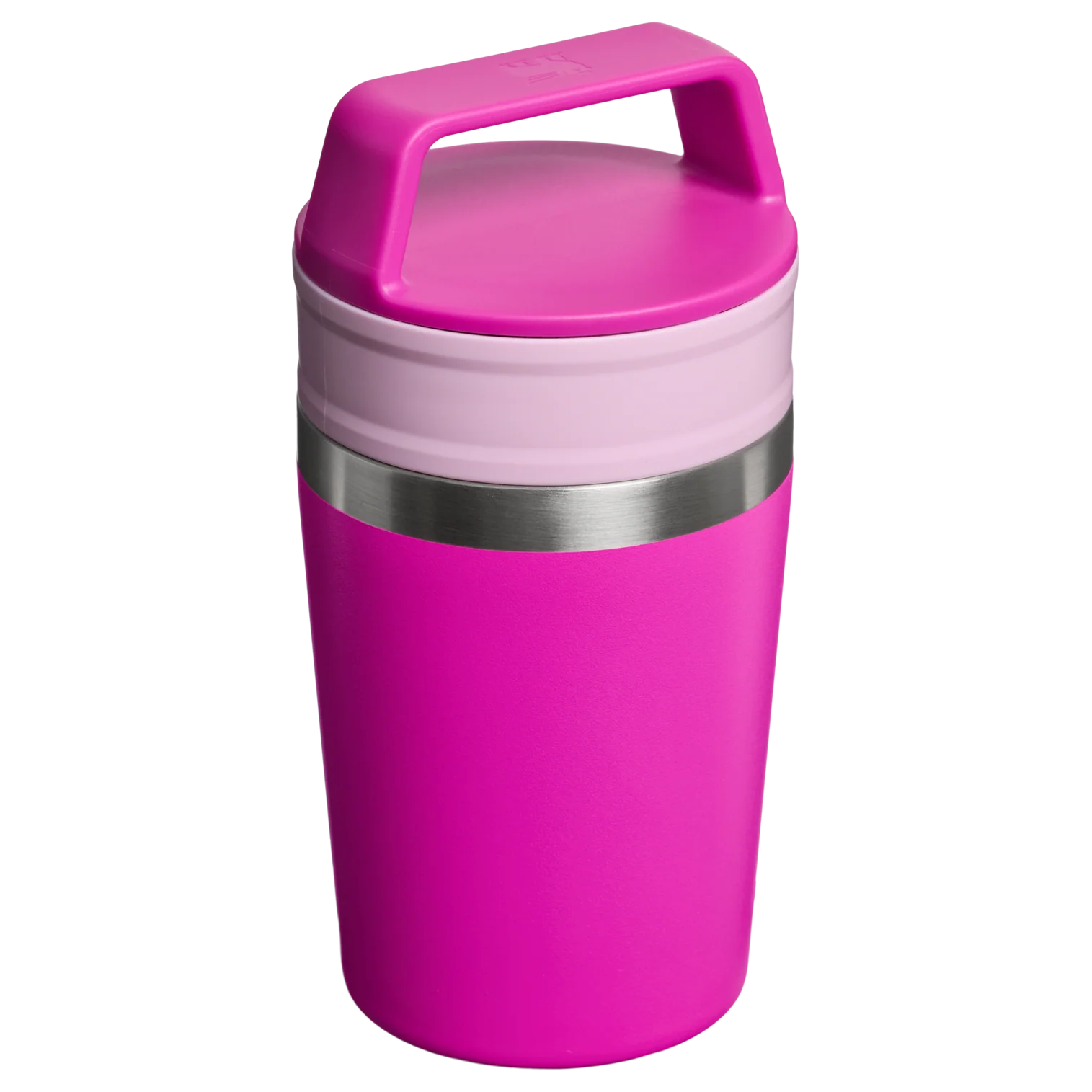 Saplı pembe bir seyahat kupası. Pembe bir gövdesi, açık pembe orta kısmı ve paslanmaz çelik bir bandı var.