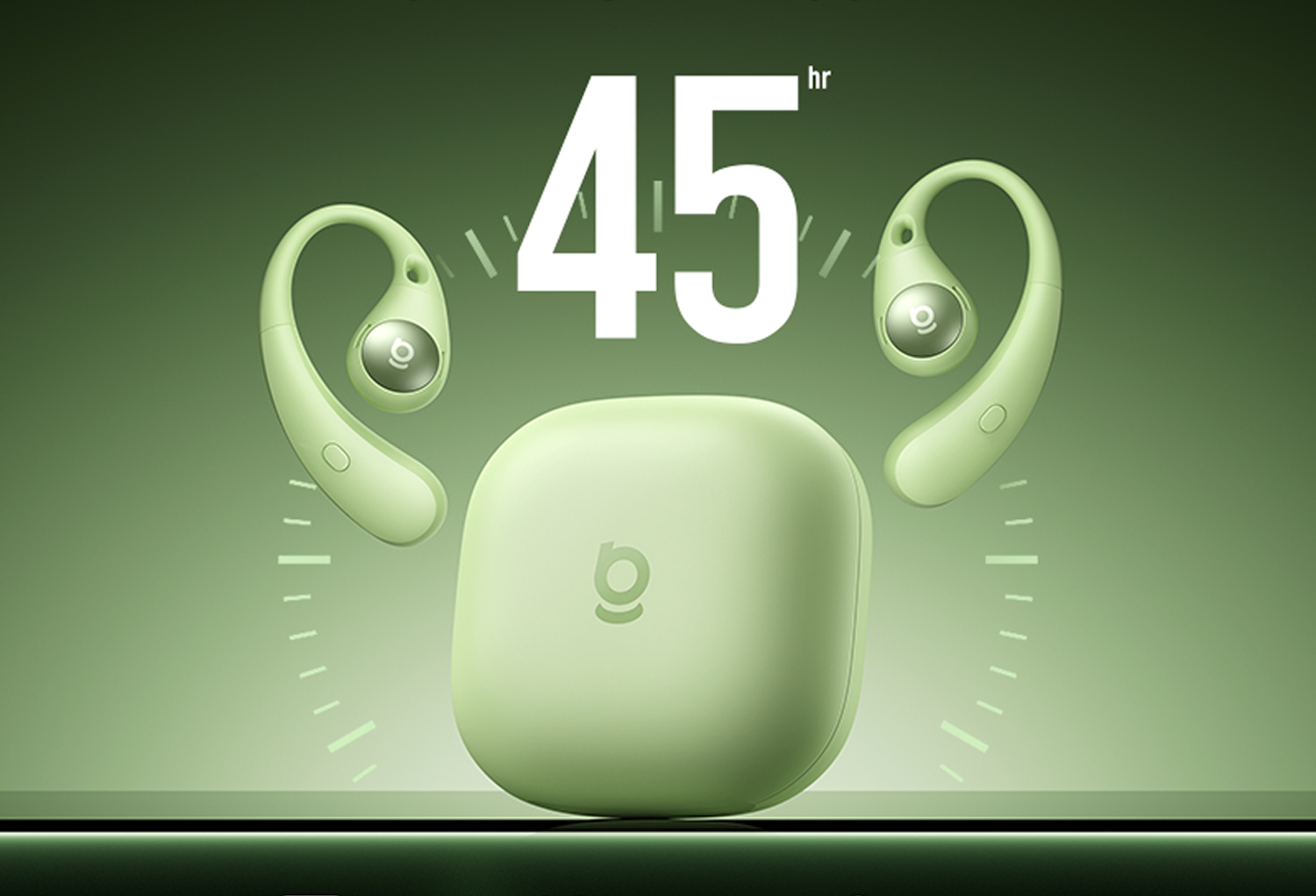 Auriculares verdes con estuche de carga, se muestra el número 45, lo que sugiere 45 horas de duración de la batería. El fondo es verde.