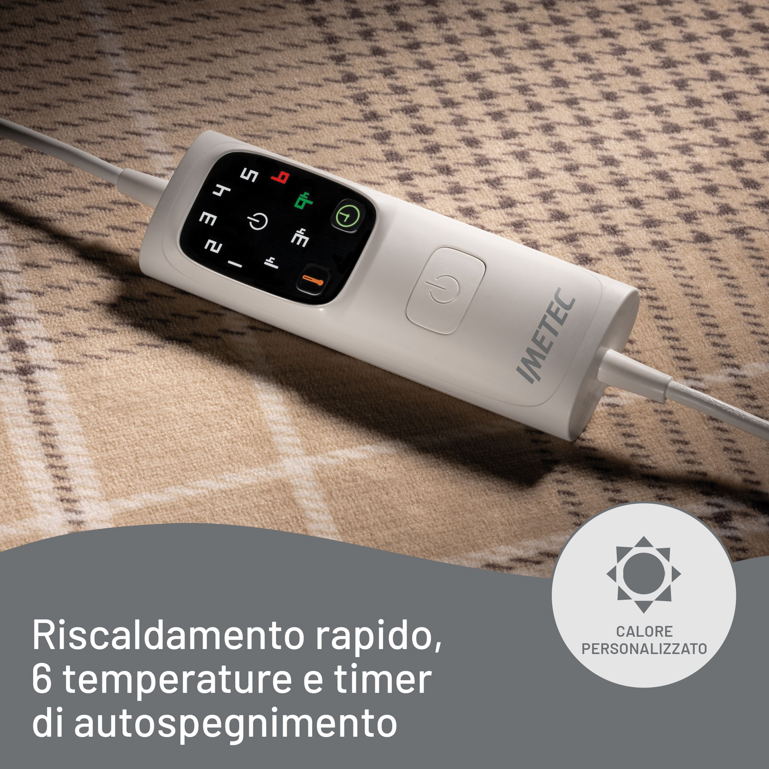 Un pannello di controllo bianco con pulsanti e luci si trova su una coperta fantasia. Il testo recita 'riscaldamento rapido, 6 temperature, timer di spegnimento automatico'.