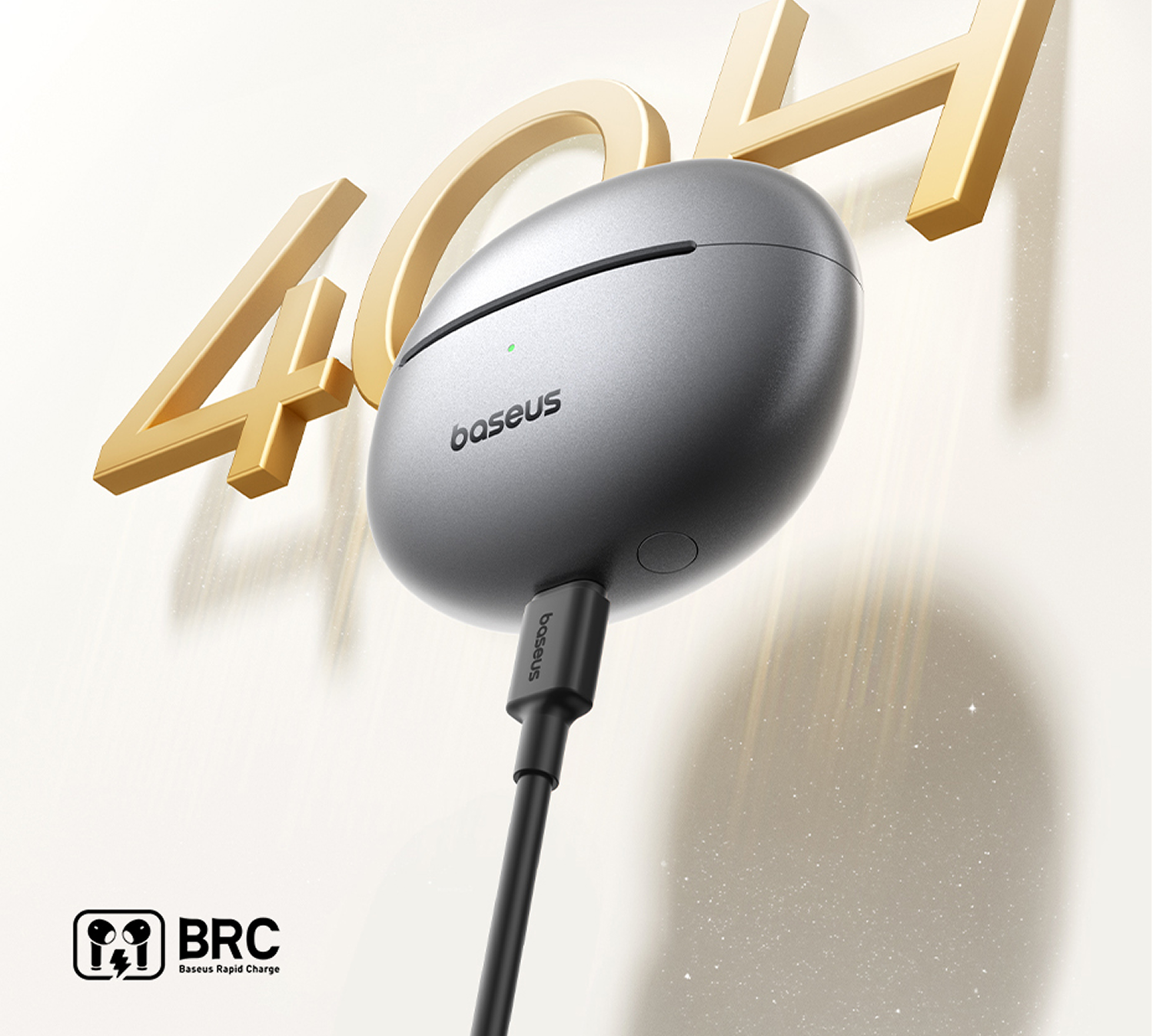 Una funda gris Baseus para auriculares con cable de carga. '40H' dorado en el fondo. Logotipo BRC abajo a la izquierda.